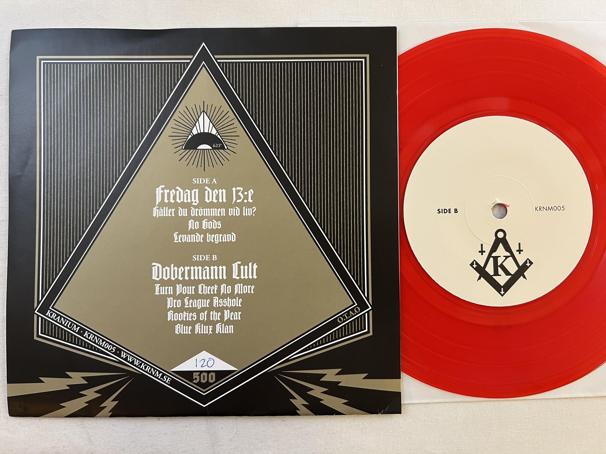 Omslagsbild för skivan Fredag Den 13:e / Dobermann Cult - Fuck Your Scene Kid Volume 2 7" 2009 Swe