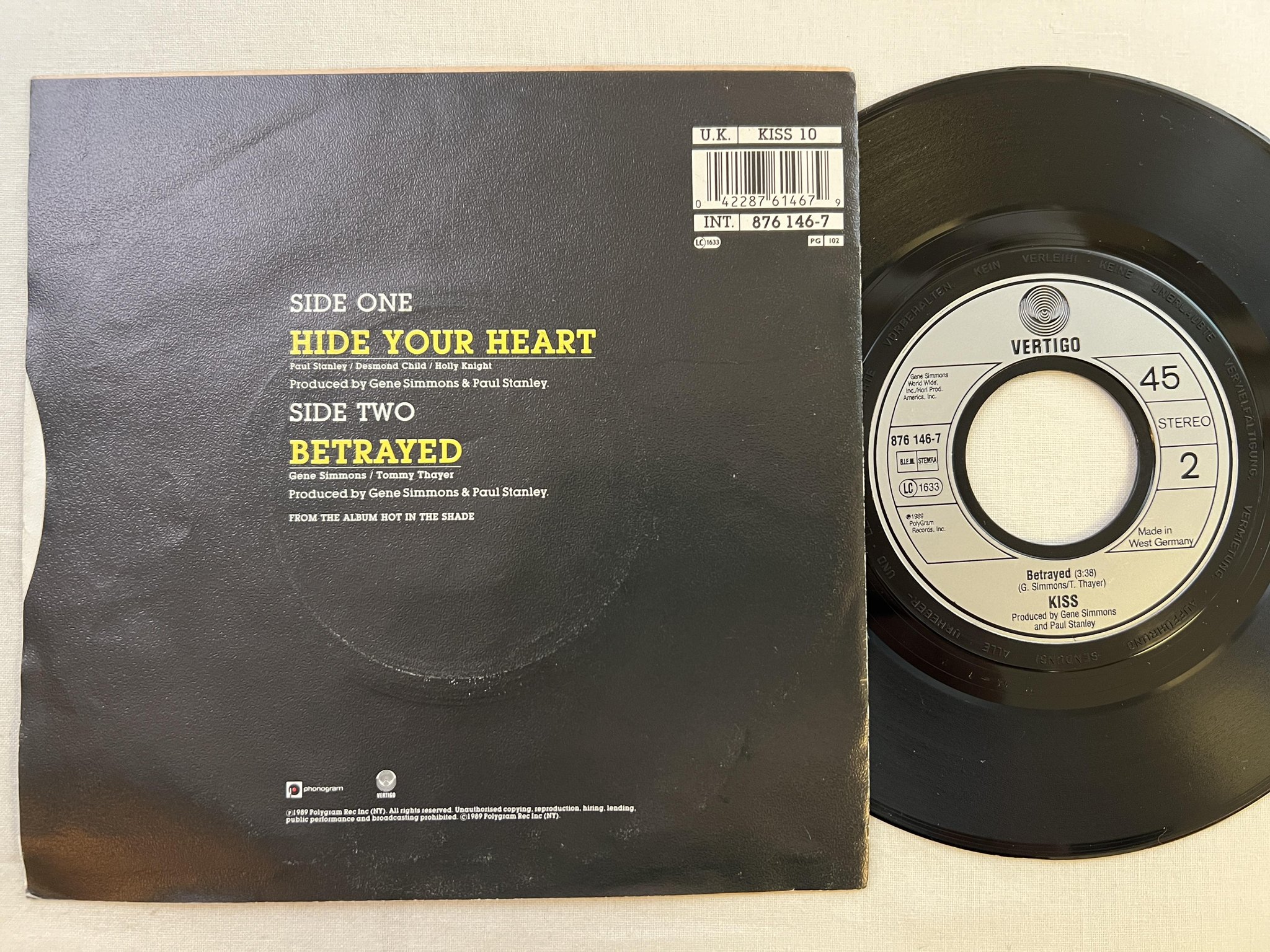 Omslagsbild för skivan KISS hide your heart 7" -89 VERTIGO 876146-7 *** large center hole ***