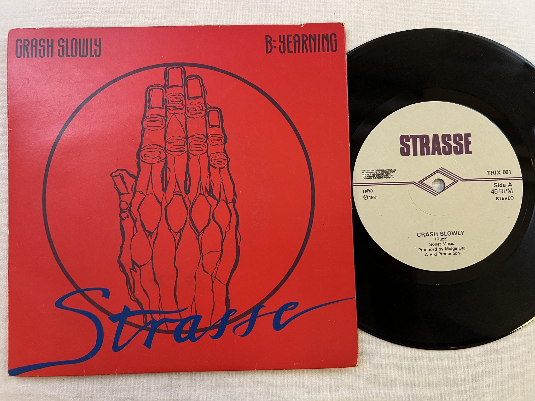 Omslagsbild för skivan STRASSE crash slowly 7" -81 Swe TRIX 001
