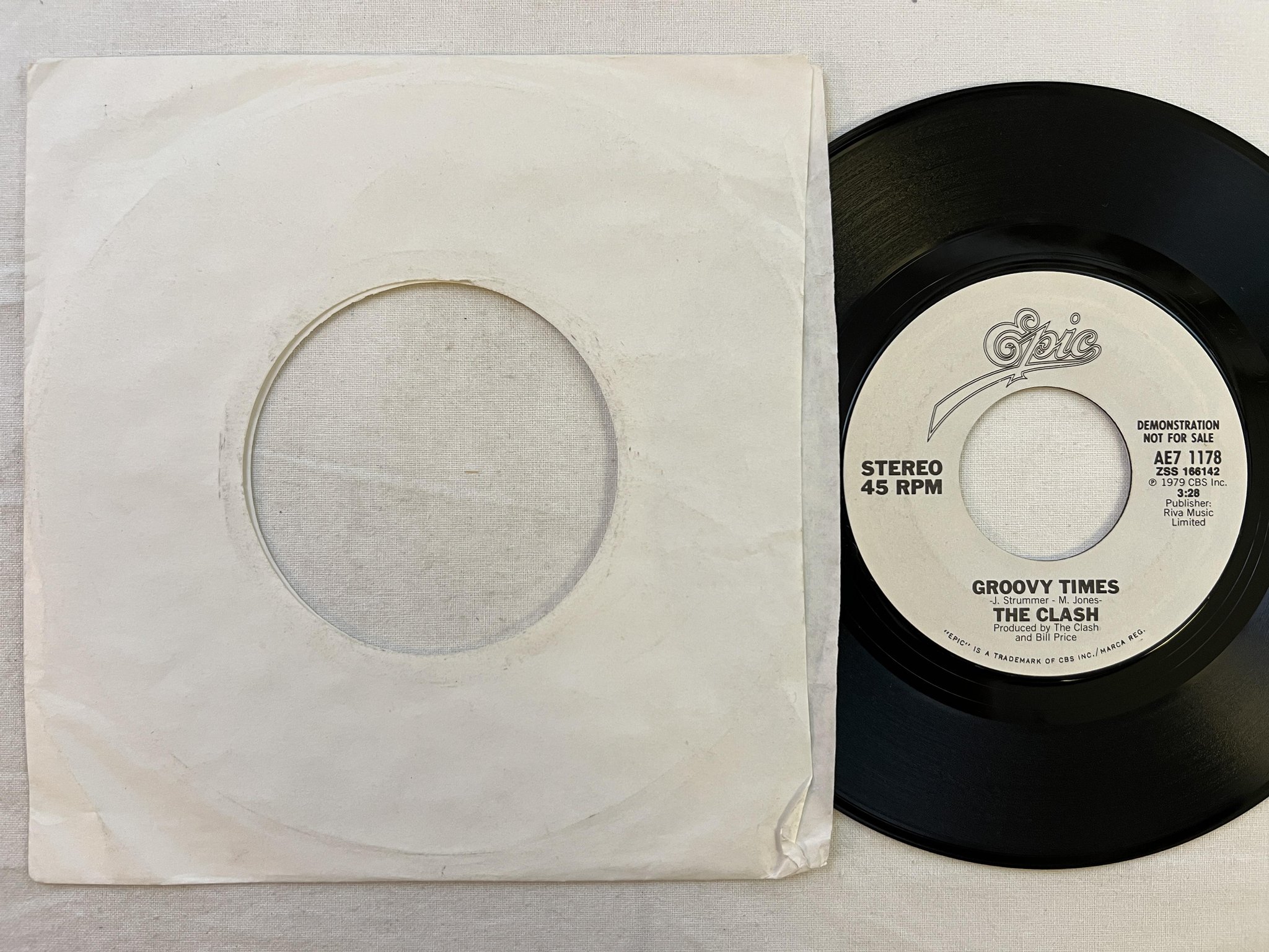 Omslagsbild för skivan THE CLASH groovy times 7" -79 US EPIC AE7 1178 *** demo copy ***