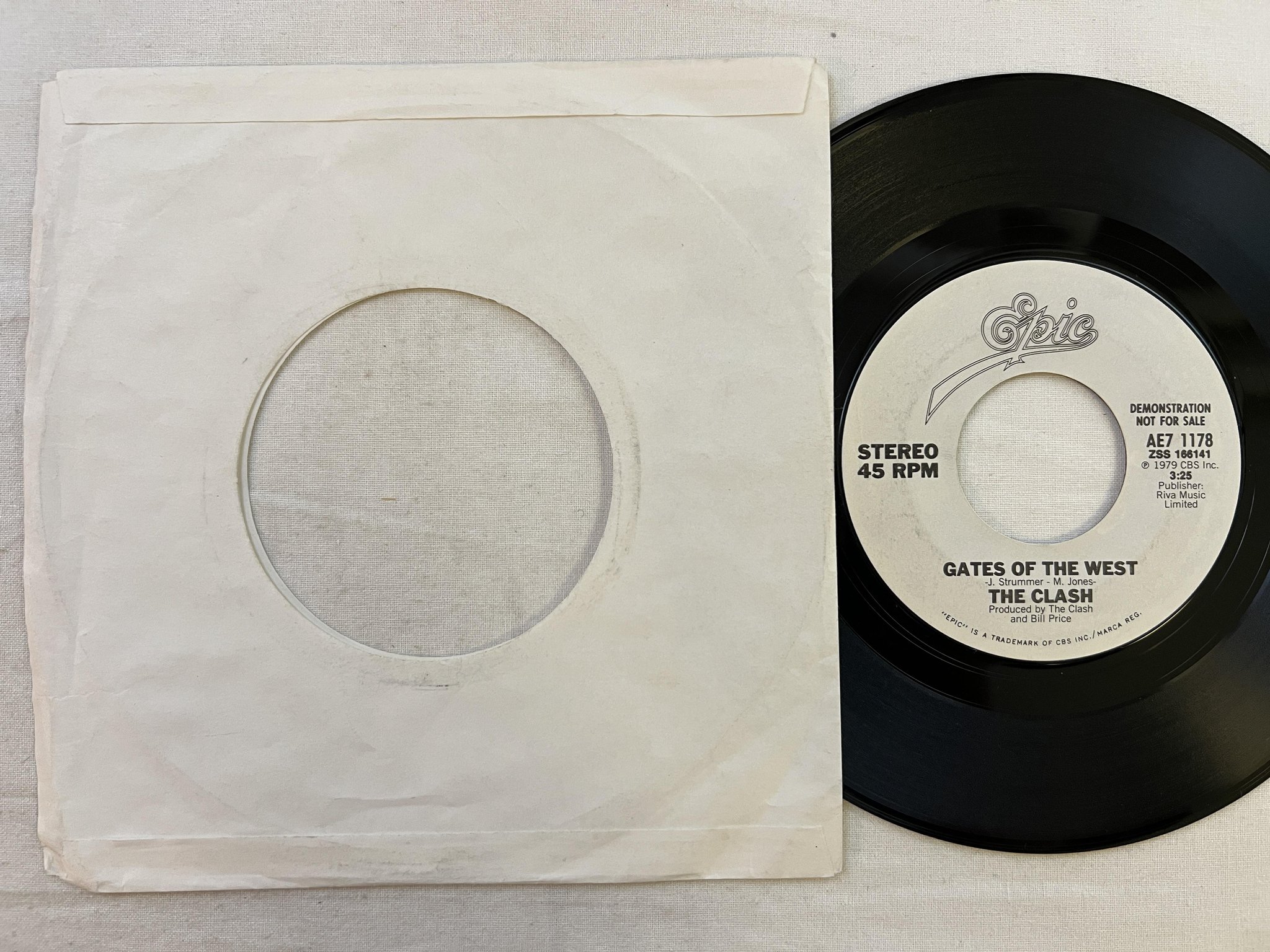 Omslagsbild för skivan THE CLASH groovy times 7" -79 US EPIC AE7 1178 *** demo copy ***