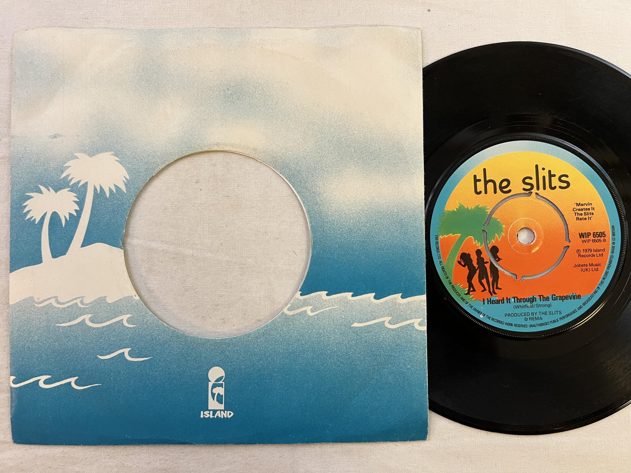 Omslagsbild för skivan THE SLITS typical girls 7" -79 UK ISLAND WIP 6505