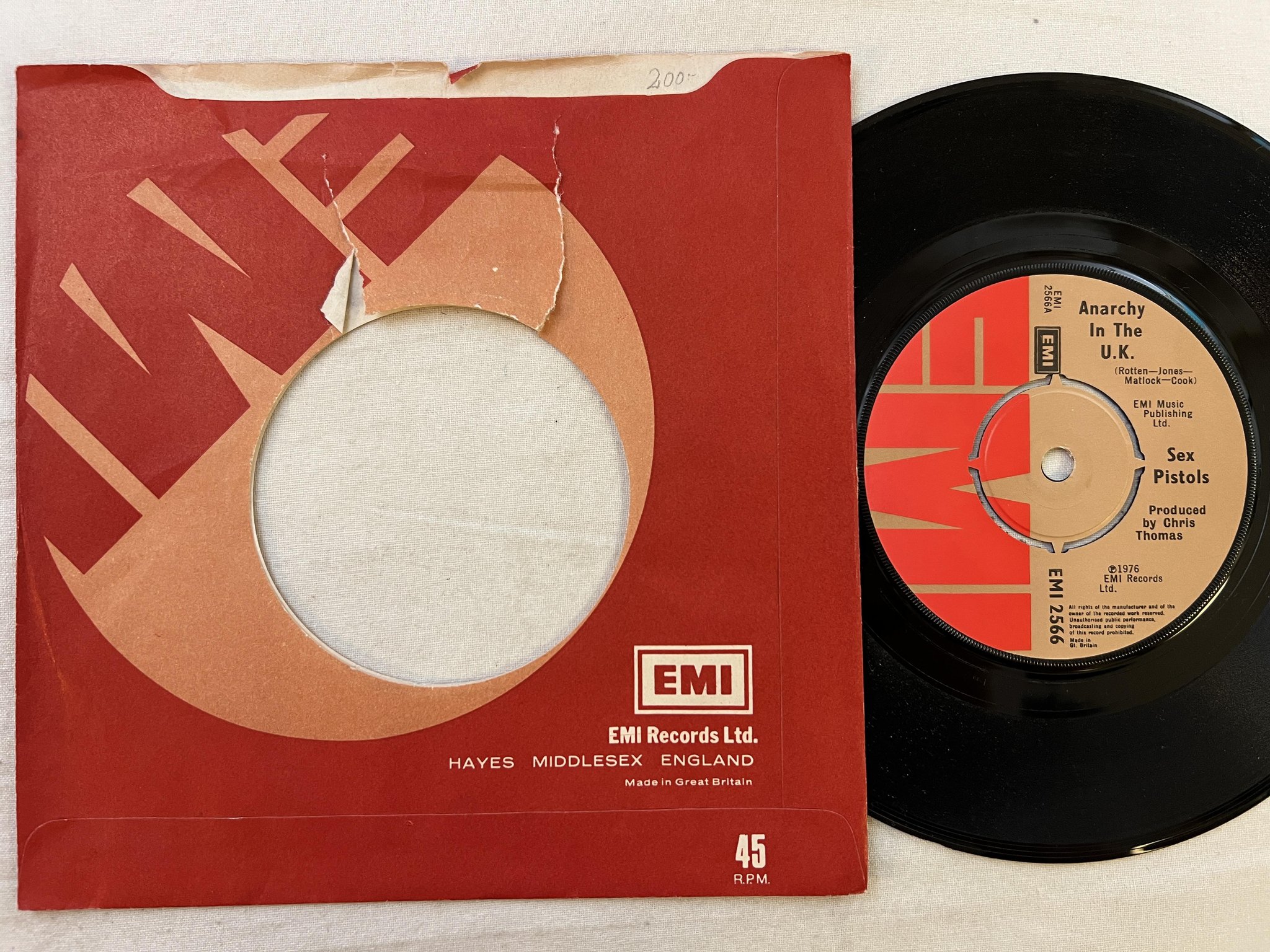 Omslagsbild för skivan SEX PISTOLS Anarchy In The U.K. 7" -76 UK EMI 2566 *** Classic ***