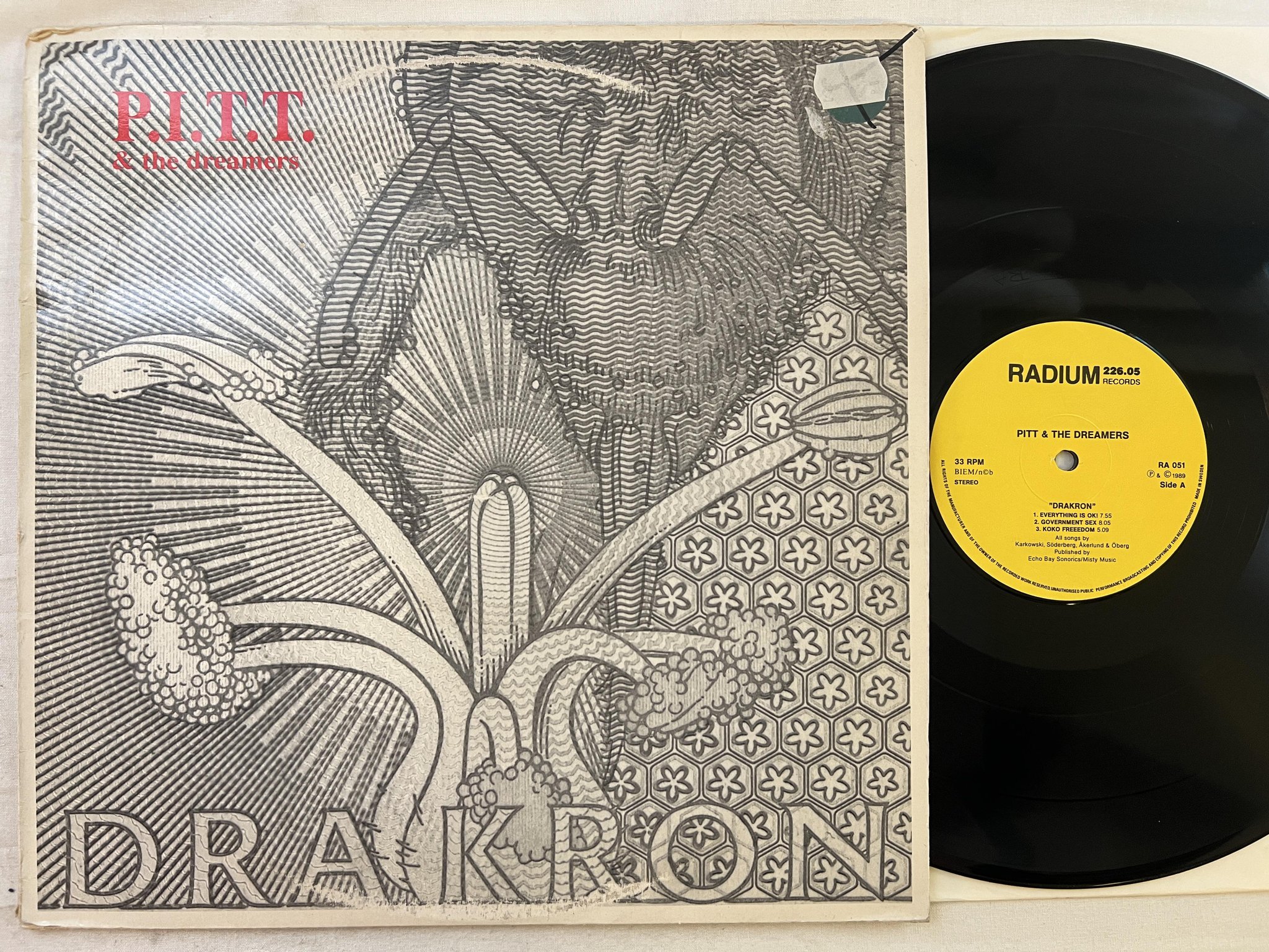 Omslagsbild för skivan P.I.T.T. & THE DREAMERS Drakron LP -89 Swe RADIUM 226.05 RA 051