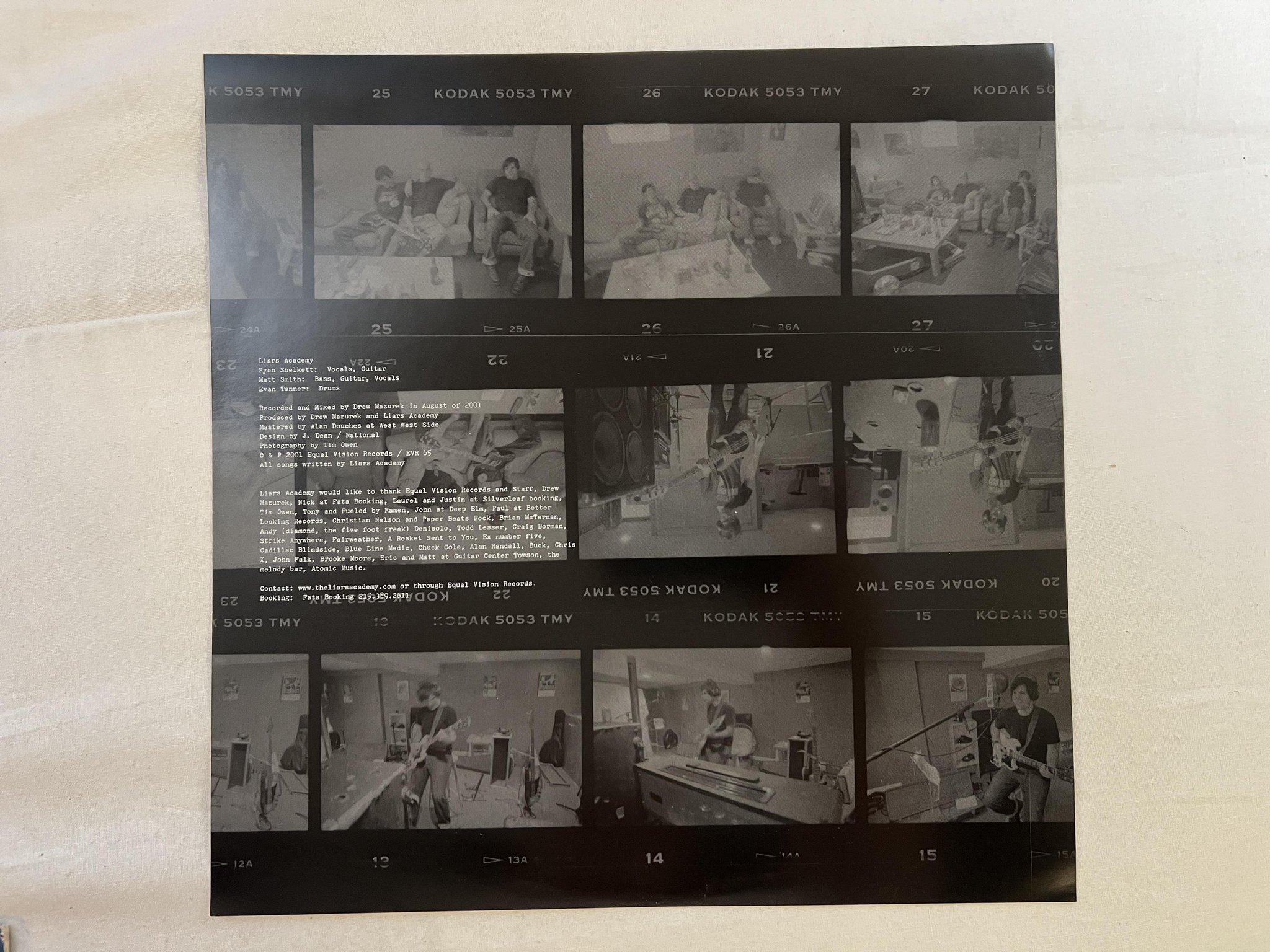 Omslagsbild för skivan LIARS ACADEMY No News Is Good News LP 2001 US EQUAL VISION EVR 65