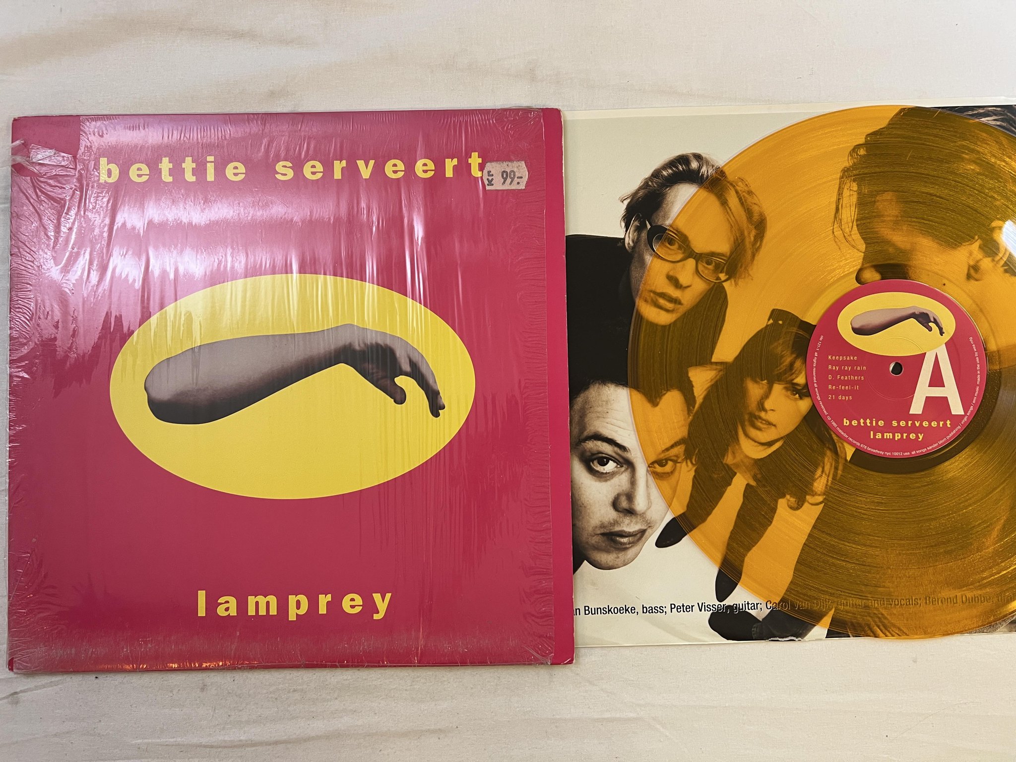 Omslagsbild för skivan BETTIE SERVEERT Lamprey LP -95 US matador ole 121-1 *** Indie Rock ***