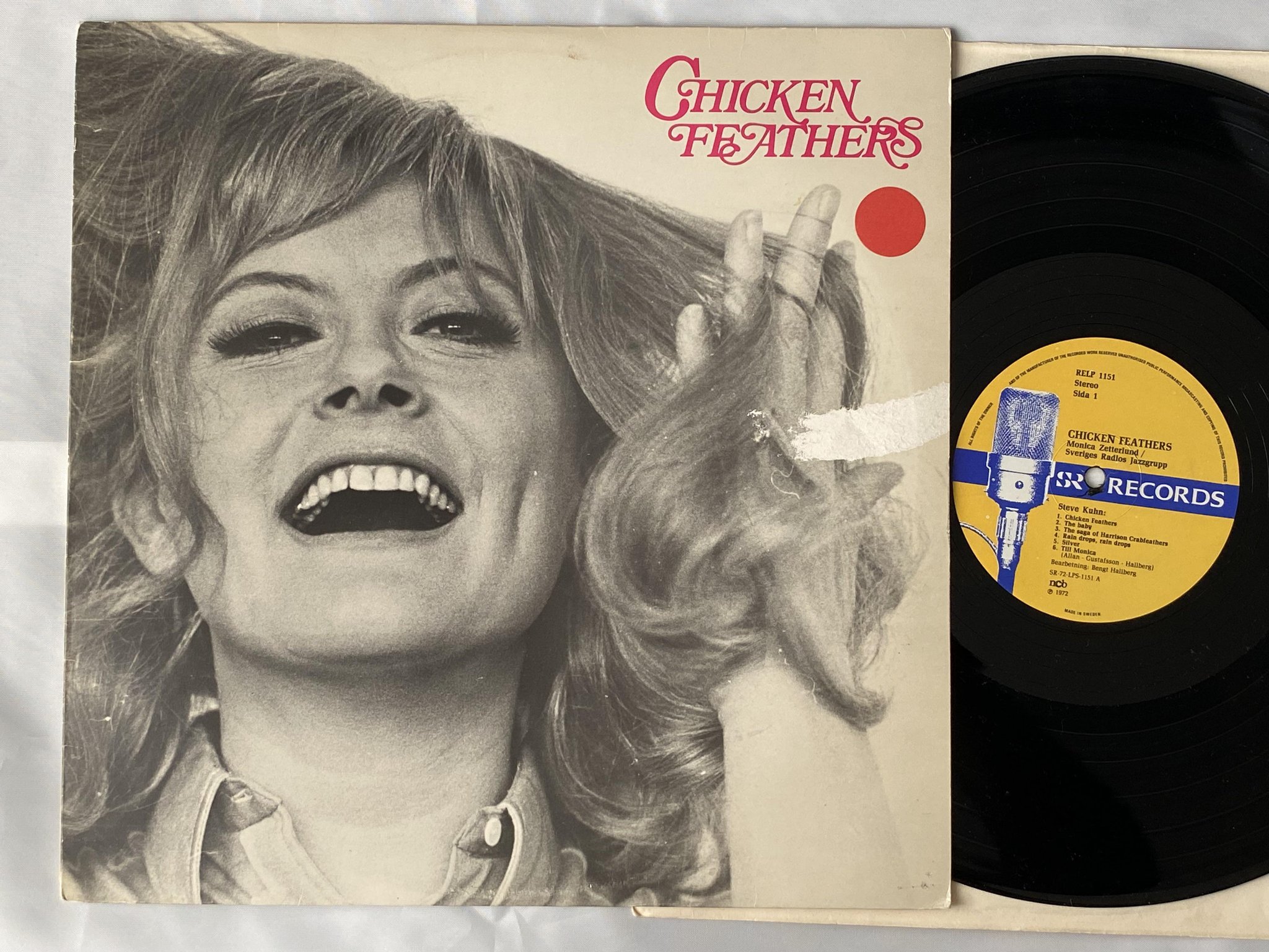 Omslagsbild för skivan MONICA ZETTERLUND chicken feathers LP -72/73 SR RELP 1151
