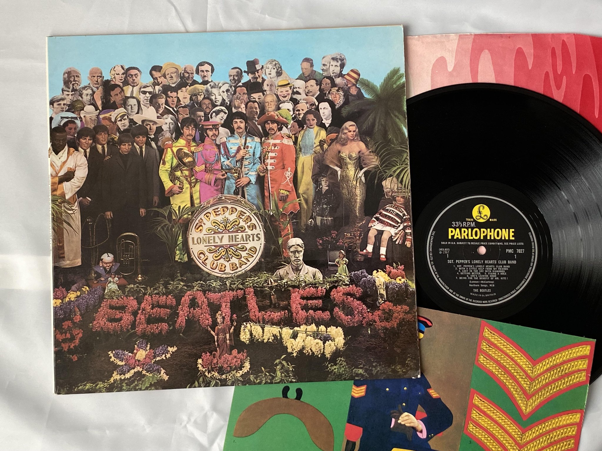 Omslagsbild för skivan THE BEATLES Sgt pepper's lonely hearts club band LP -67 UK PARLOPHONE PMC 7027
