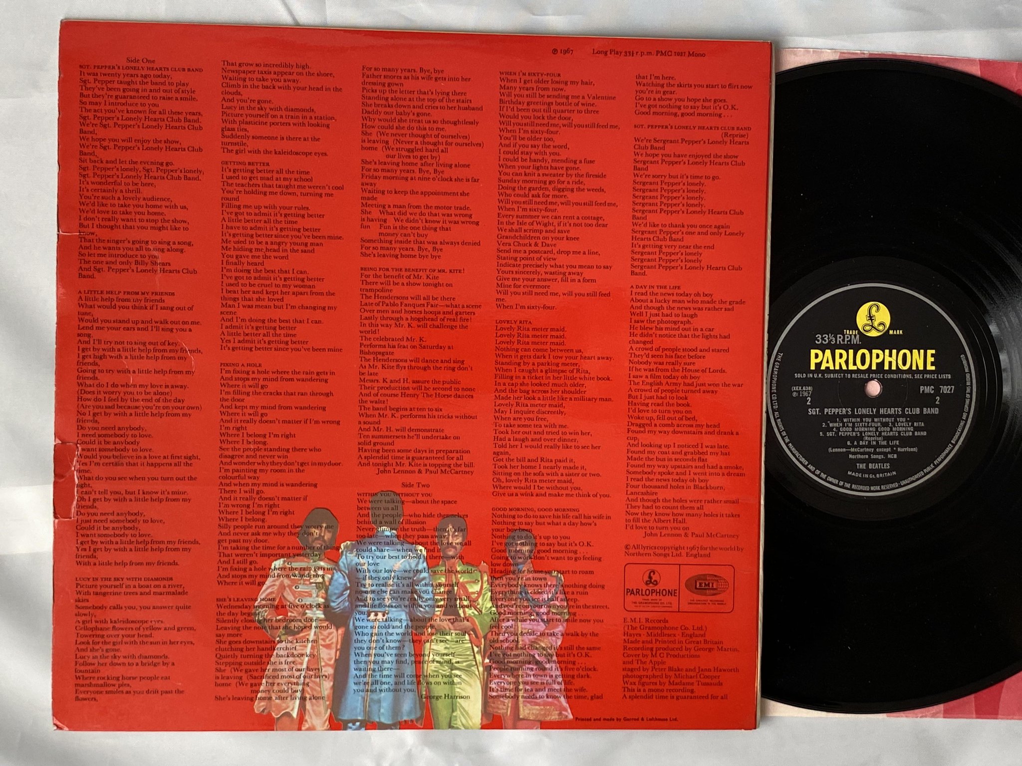 Omslagsbild för skivan THE BEATLES Sgt pepper's lonely hearts club band LP -67 UK PARLOPHONE PMC 7027