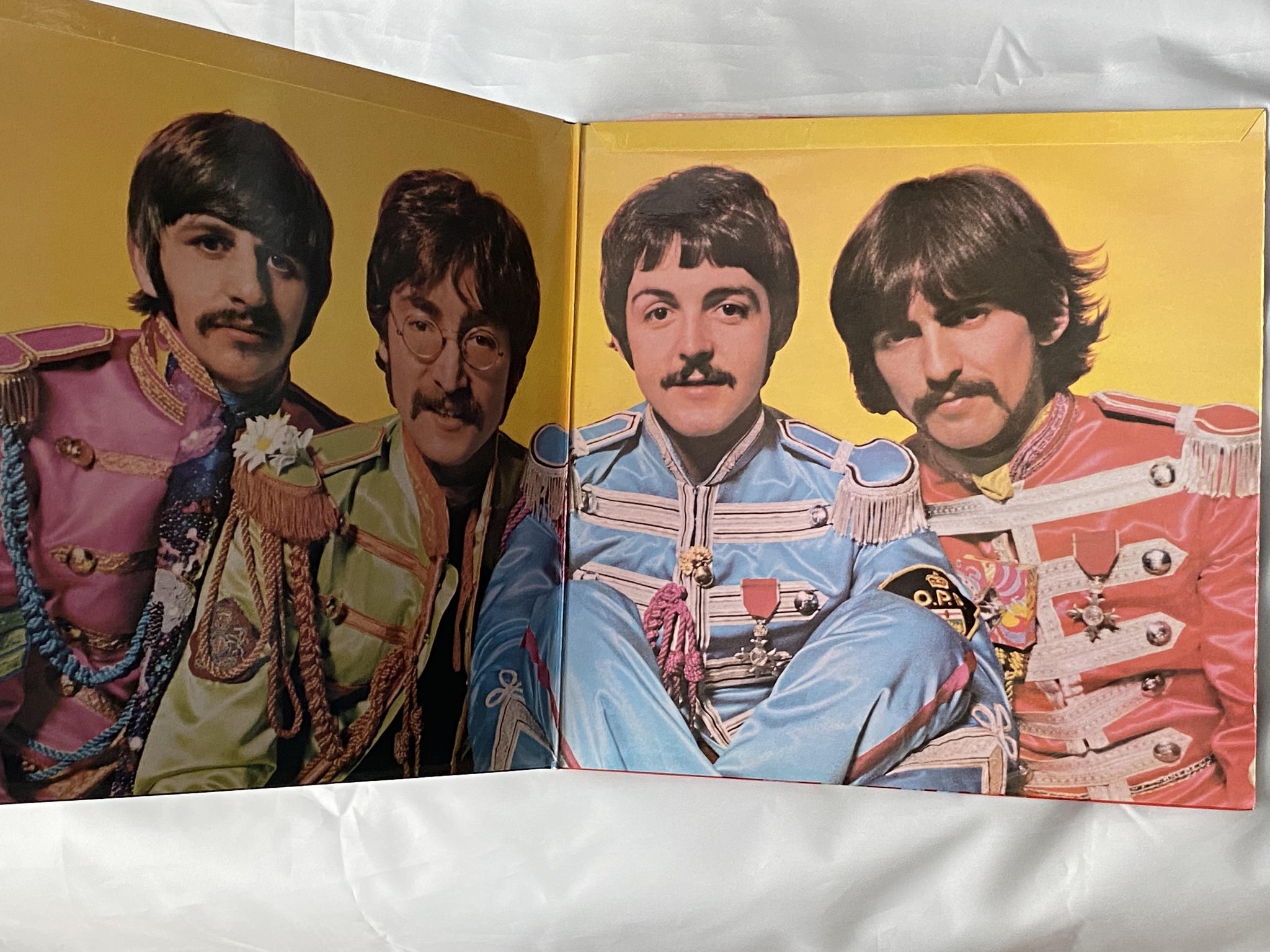 Omslagsbild för skivan THE BEATLES Sgt pepper's lonely hearts club band LP -67 UK PARLOPHONE PMC 7027