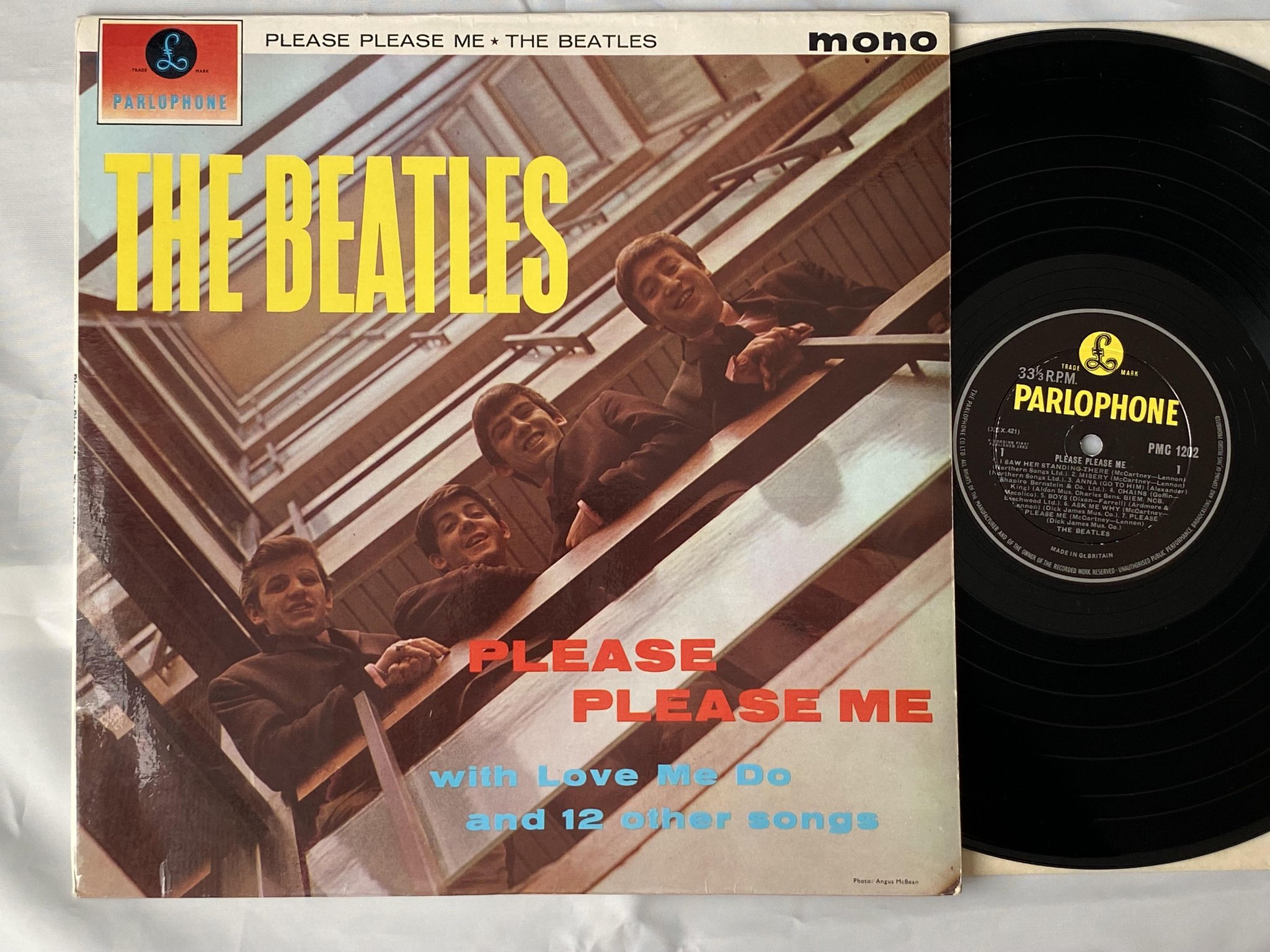 Omslagsbild för skivan THE BEATLES please please me LP -63 UK PARLOPHONE PMC 1202 * CONTRACT PRESSING *