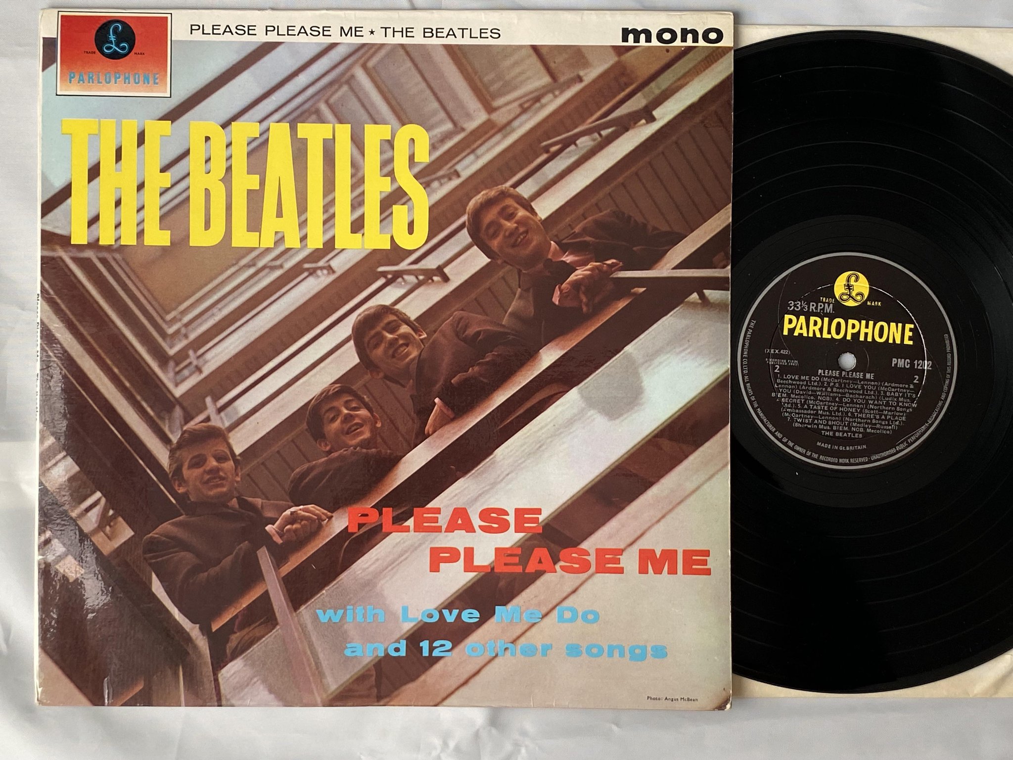 Omslagsbild för skivan THE BEATLES please please me LP -63 UK PARLOPHONE PMC 1202 * CONTRACT PRESSING *