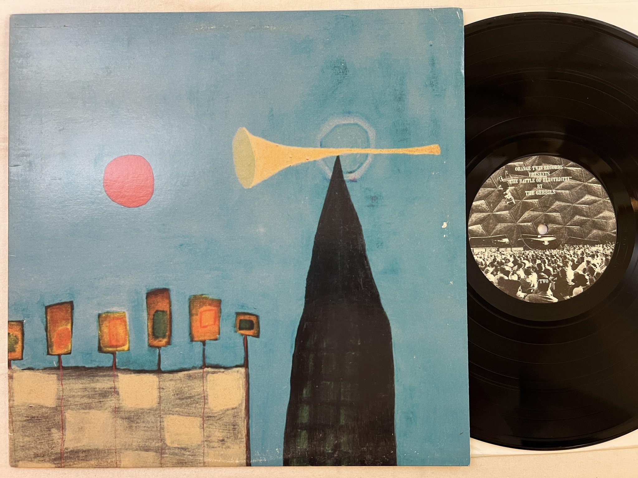 Omslagsbild för skivan THE GERBILS The Battle Of Electricity LP 2001 US orange twin 006