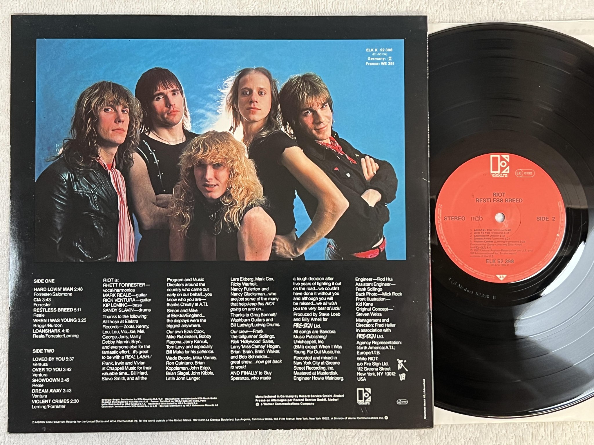 Omslagsbild för skivan RIOT restless breed LP -82 ncb ELEKTRA ELK 52398