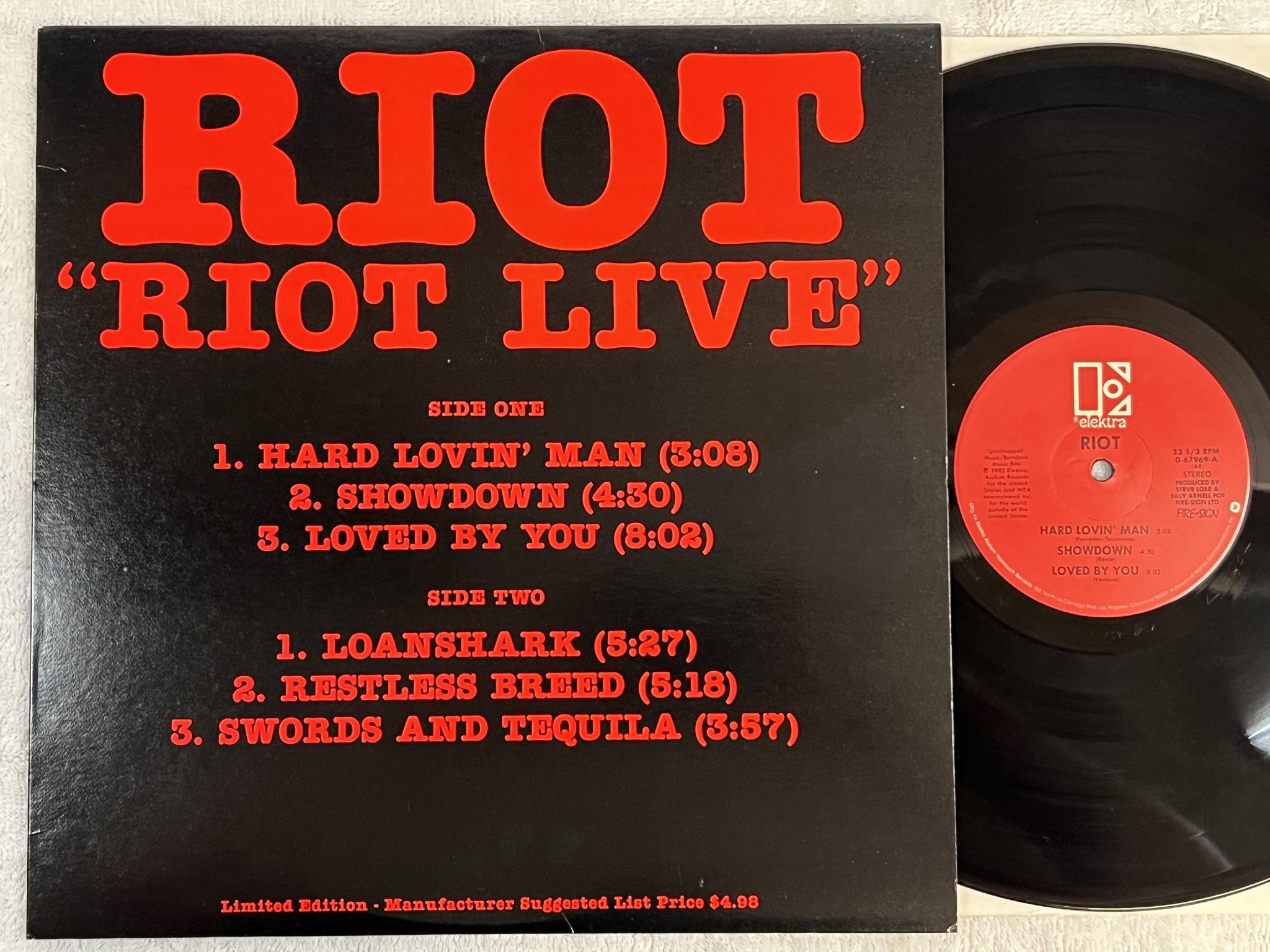 Omslagsbild för skivan RIOT live LP -82 US ELEKTRA 0-67969