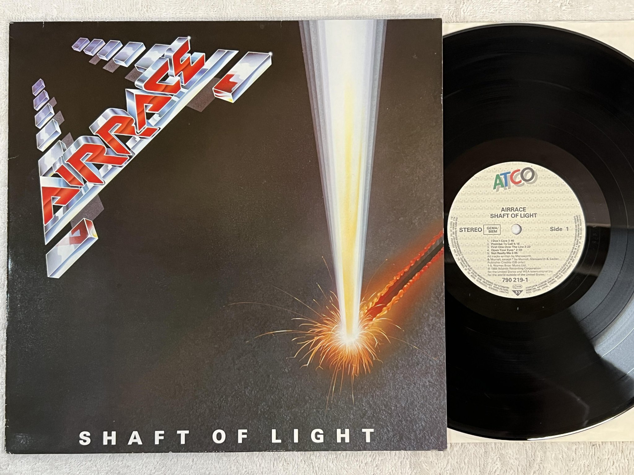 Omslagsbild för skivan AIRRACE Shaft Of Light LP -84 ATCO 790 219-1