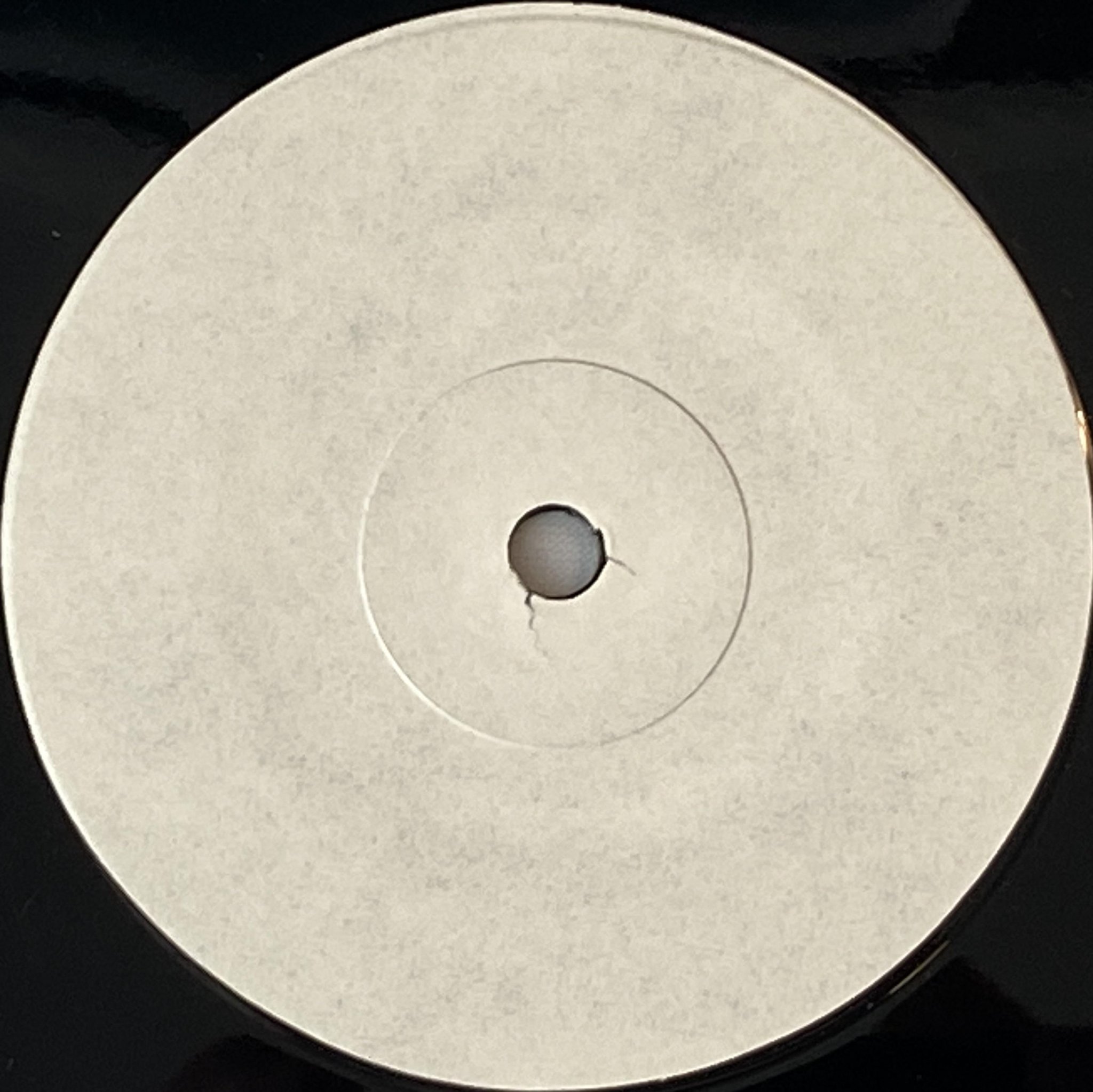 Omslagsbild för skivan U LYX Through The Door 7" -83 Swe ID 001 *** Rare swedish post-punk 45 ***