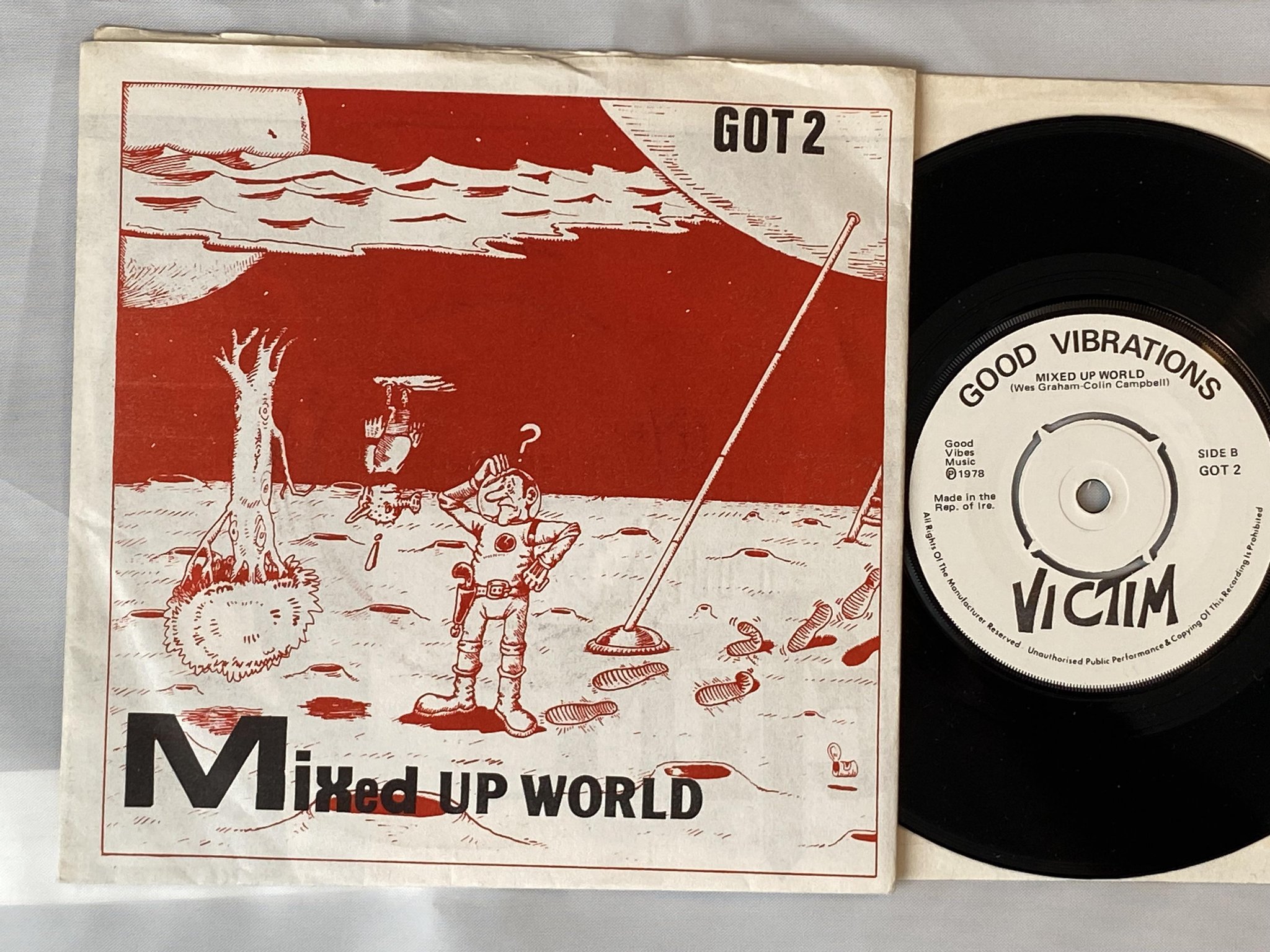 Omslagsbild för skivan VICTIM strange thing by night 7" -78 UK good vibrations GOT 2 *** RARE PUNK ***