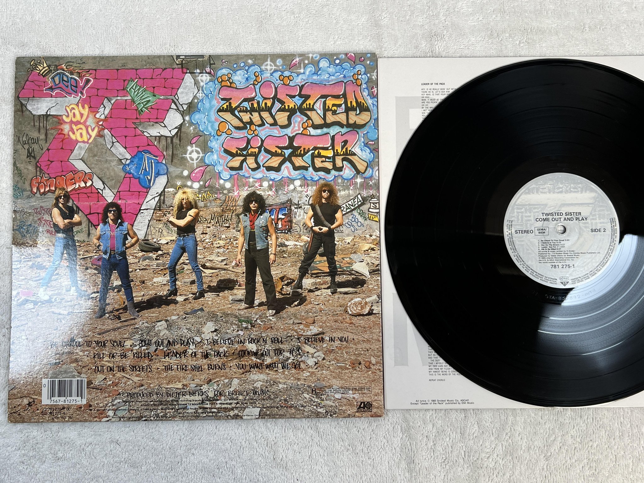 Omslagsbild för skivan TWISTED SISTERS come out and play LP -85 Ger ATLANTIC 781275-1
