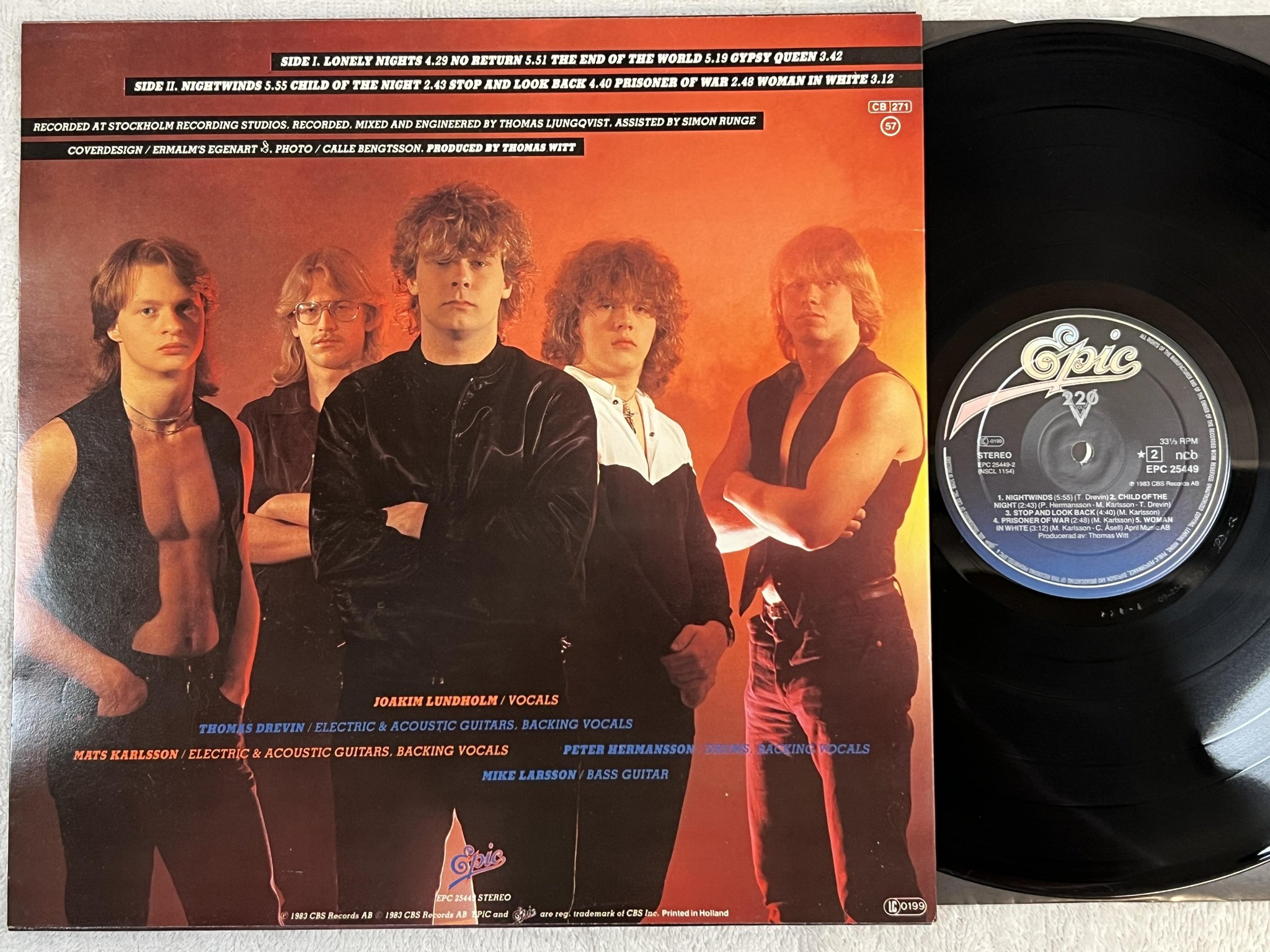 Omslagsbild för skivan 220 VOLT s/t LP -83 ncb EPIC EPC 25449