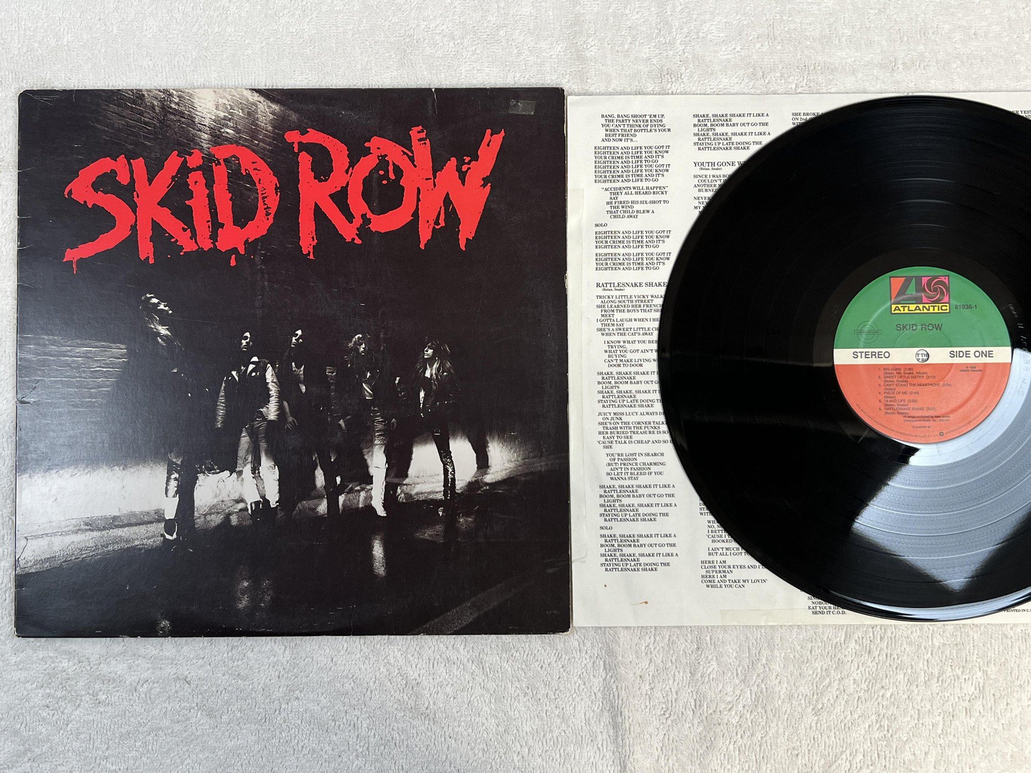 Omslagsbild för skivan SKIDROW s/t LP -89 US ATLANTIC 81936-1 *** CLASSIC ***
