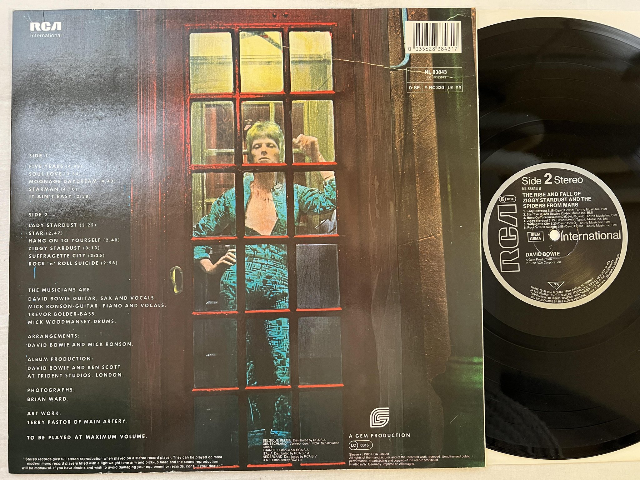 Omslagsbild för skivan DAVID BOWIE the rise and fall of Ziggy Stardust LP re Ger RCA NL 83843