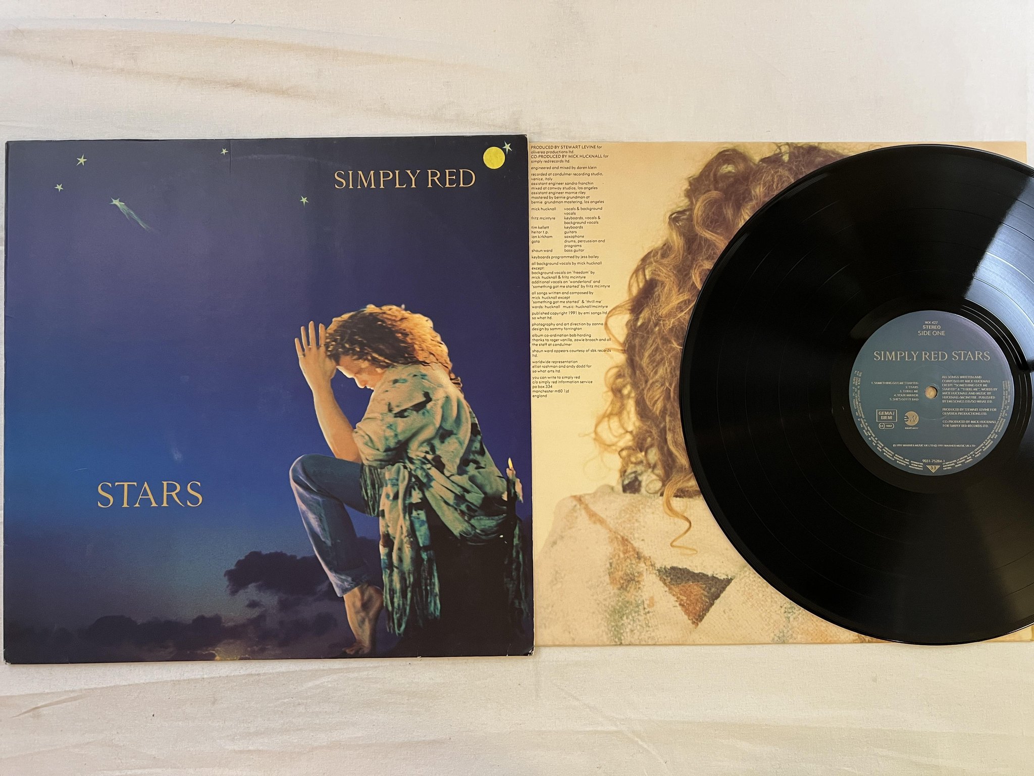 Omslagsbild för skivan SIMPLY RED stars LP -91 EAST WEST WX 427