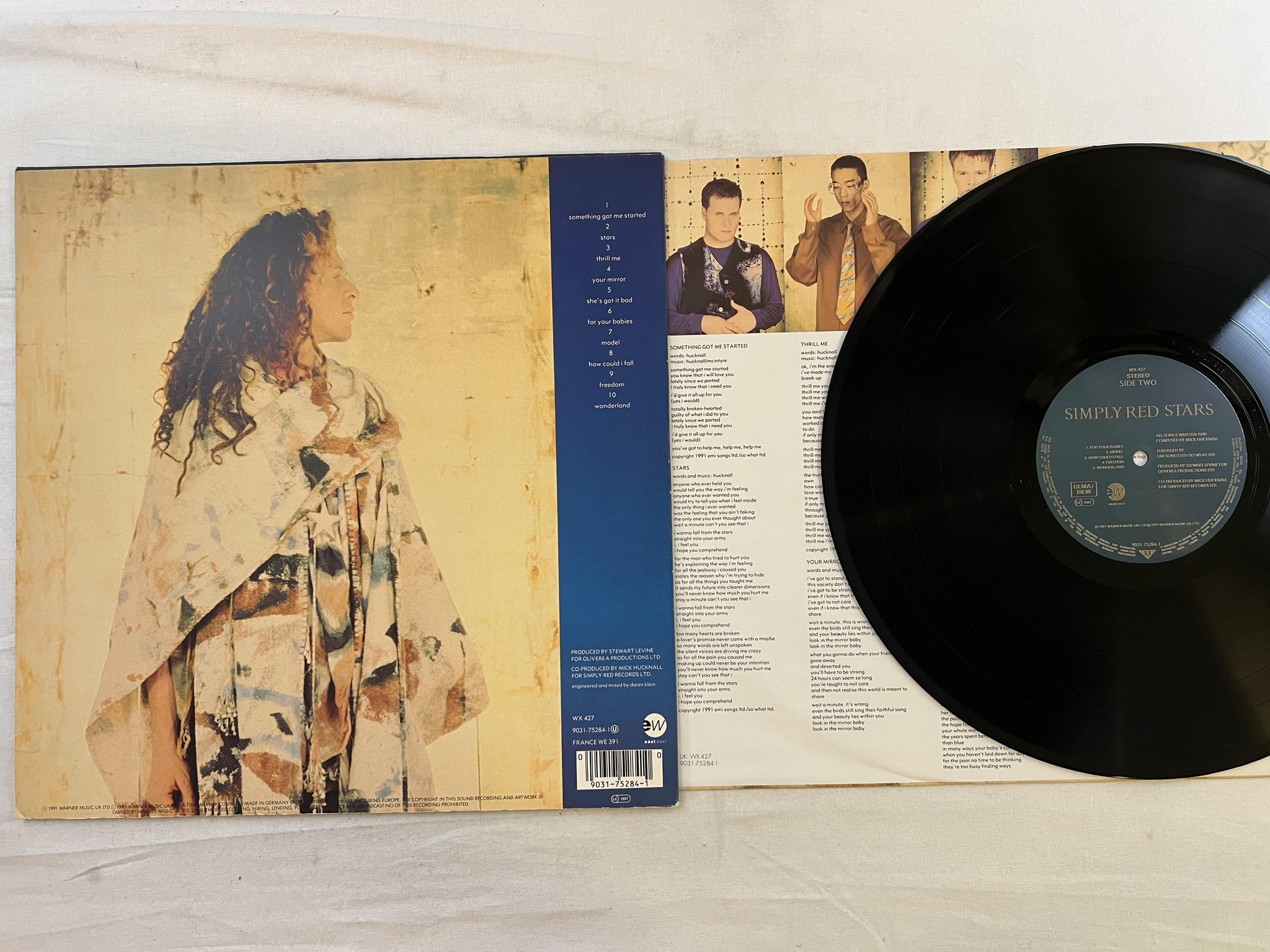 Omslagsbild för skivan SIMPLY RED stars LP -91 EAST WEST WX 427