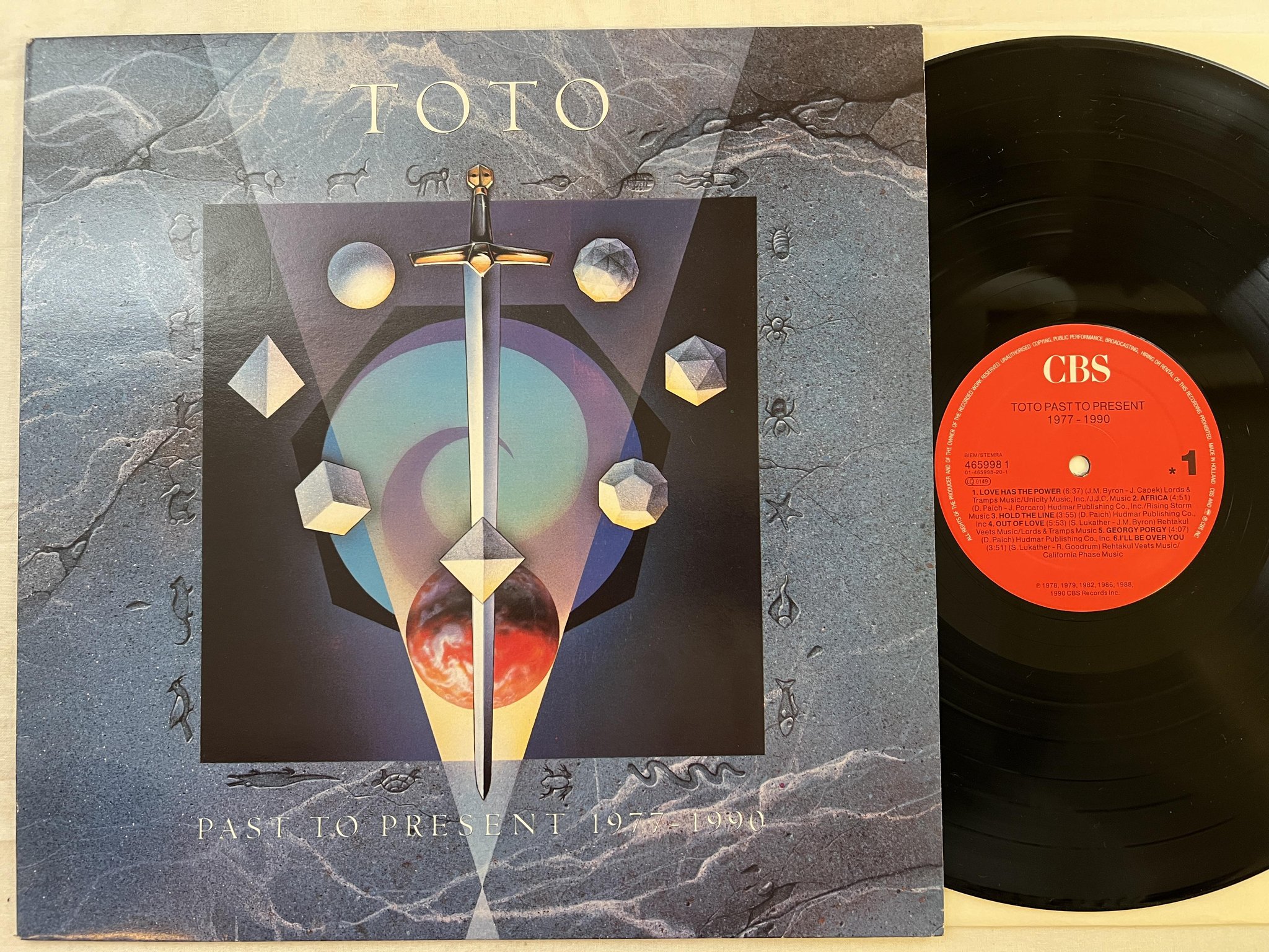 Omslagsbild för skivan TOTO past to present 1977-1990 LP -90 Hol CBS 4659981