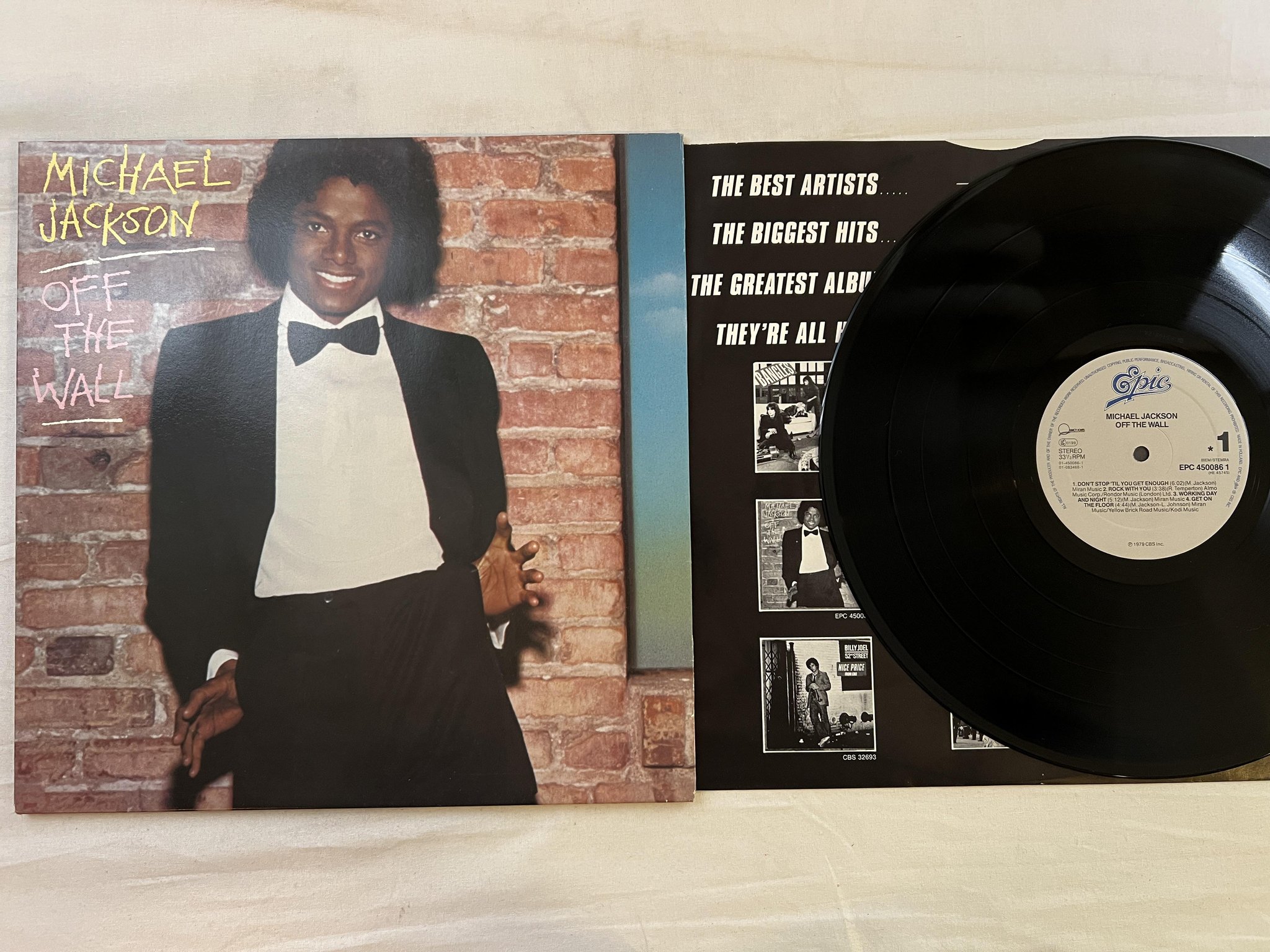 Omslagsbild för skivan MICHAEL JACKSON off the wall LP Hol EPIC EPC 4500861