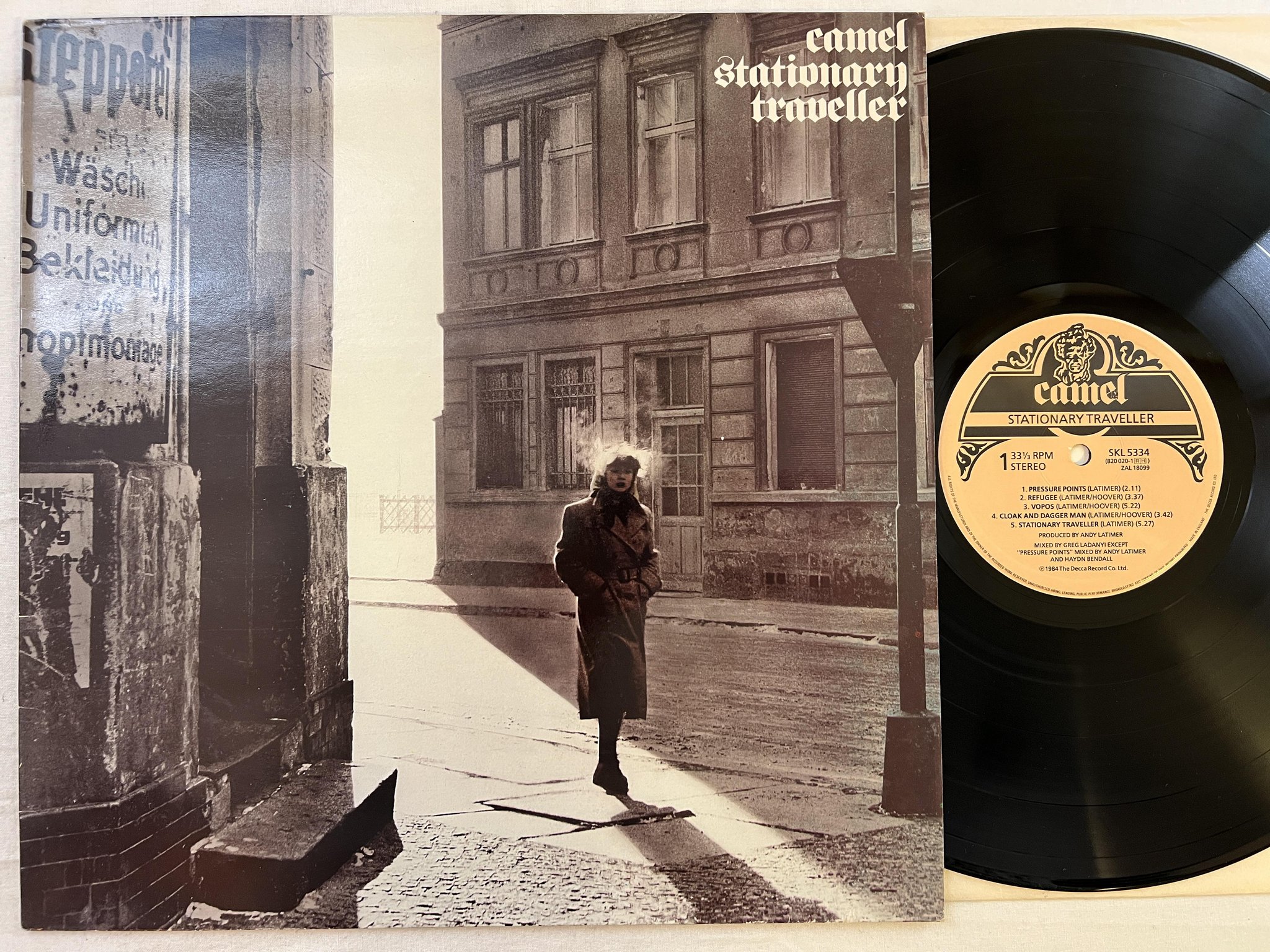 Omslagsbild för skivan CAMEL stationary traveller LP -84 UK DECCA SKL 5334