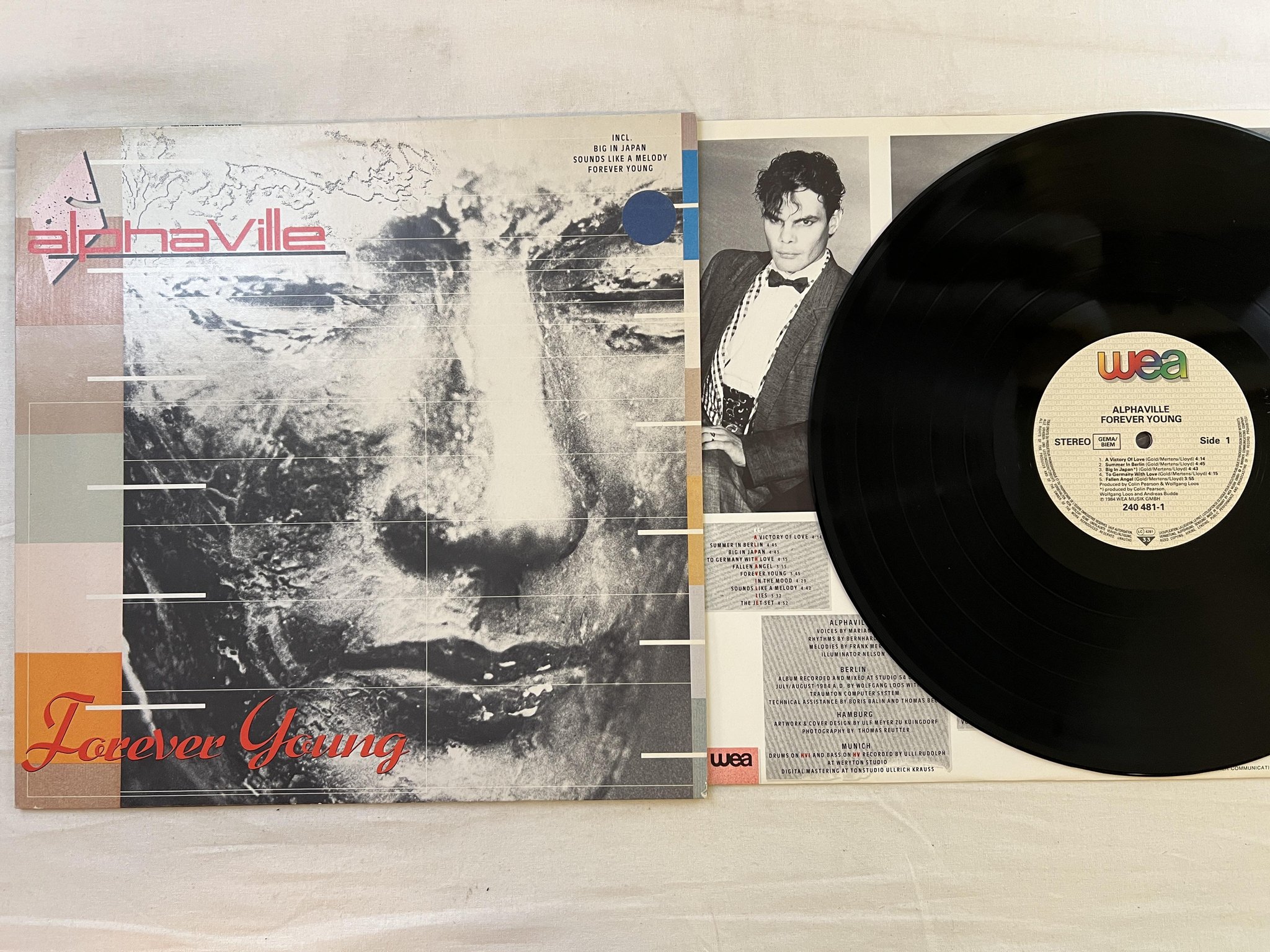 Omslagsbild för skivan ALPHAVILLE forever young LP -84 WEA 240481-1