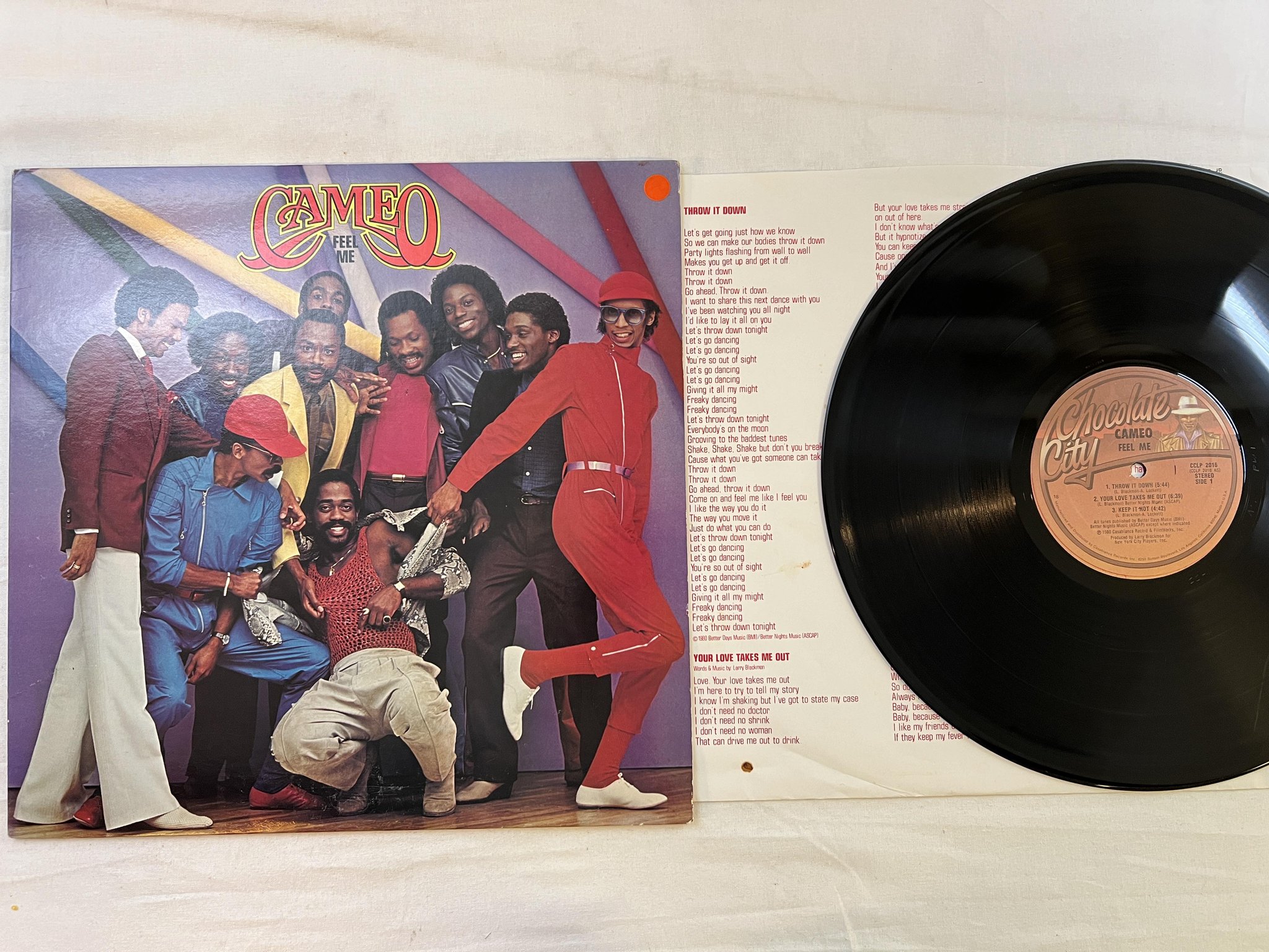Omslagsbild för skivan CAMEO feel me LP -80 US CHOCOLATE CITY CCLP 2016