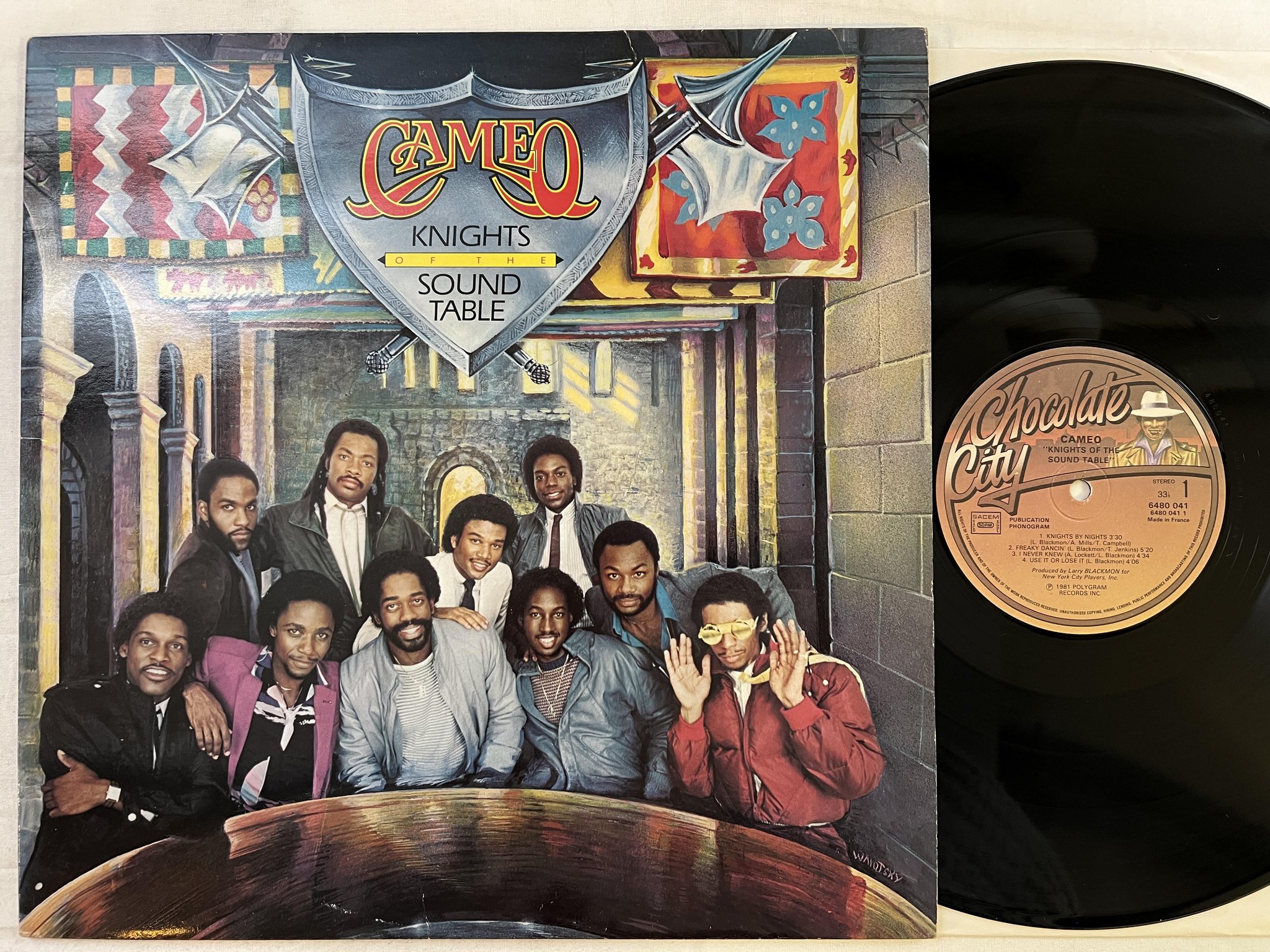 Omslagsbild för skivan CAMEO knights of the sound table LP -81 Fra CHOCOLATE CITY 6480 041