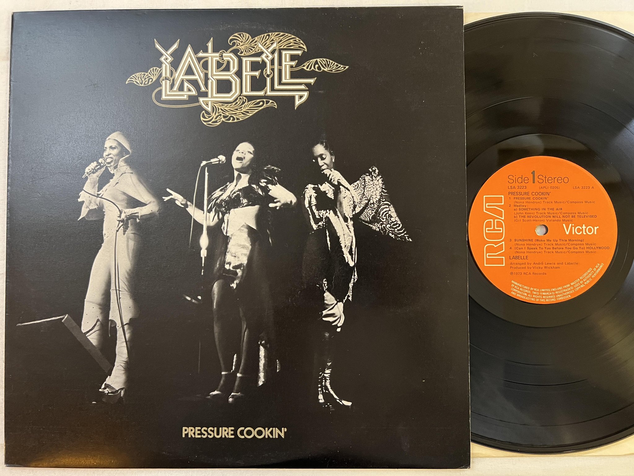 Omslagsbild för skivan LABELLE pressure cookin LP -73 UK RCA LSA 3223