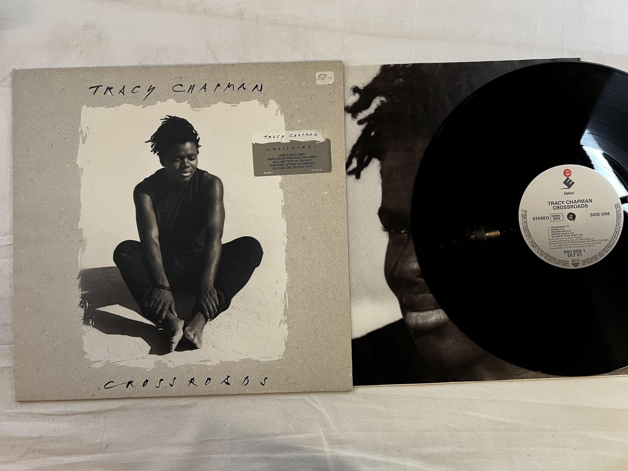 Omslagsbild för skivan TRACY CHAPMAN crossroads LP -89 Ger ELEKTRA 960888-1