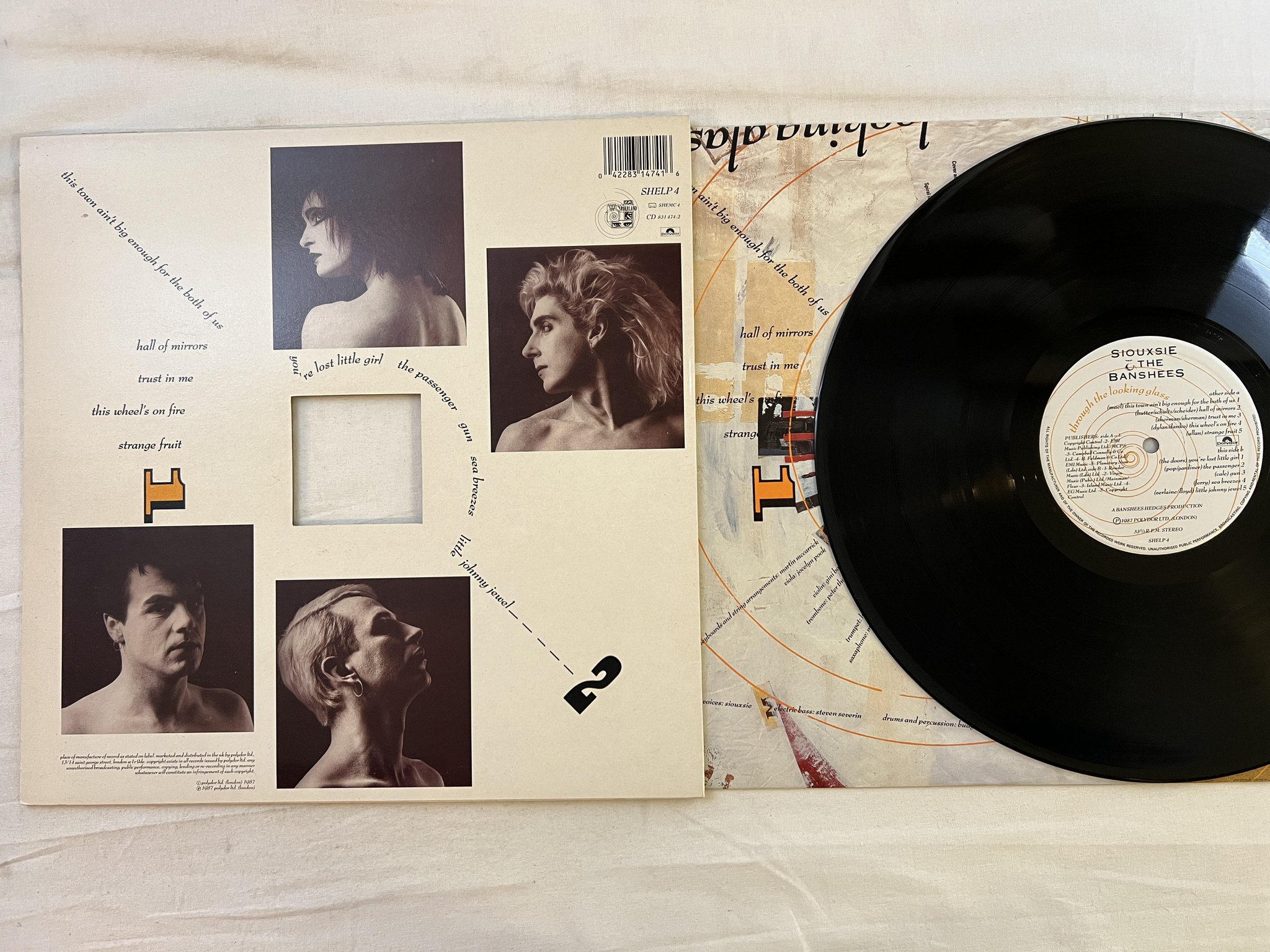 Omslagsbild för skivan SIOUXSIE & THE BANSHEES Through The Looking Glass LP -87 UK WONDERLAND SHELP 4