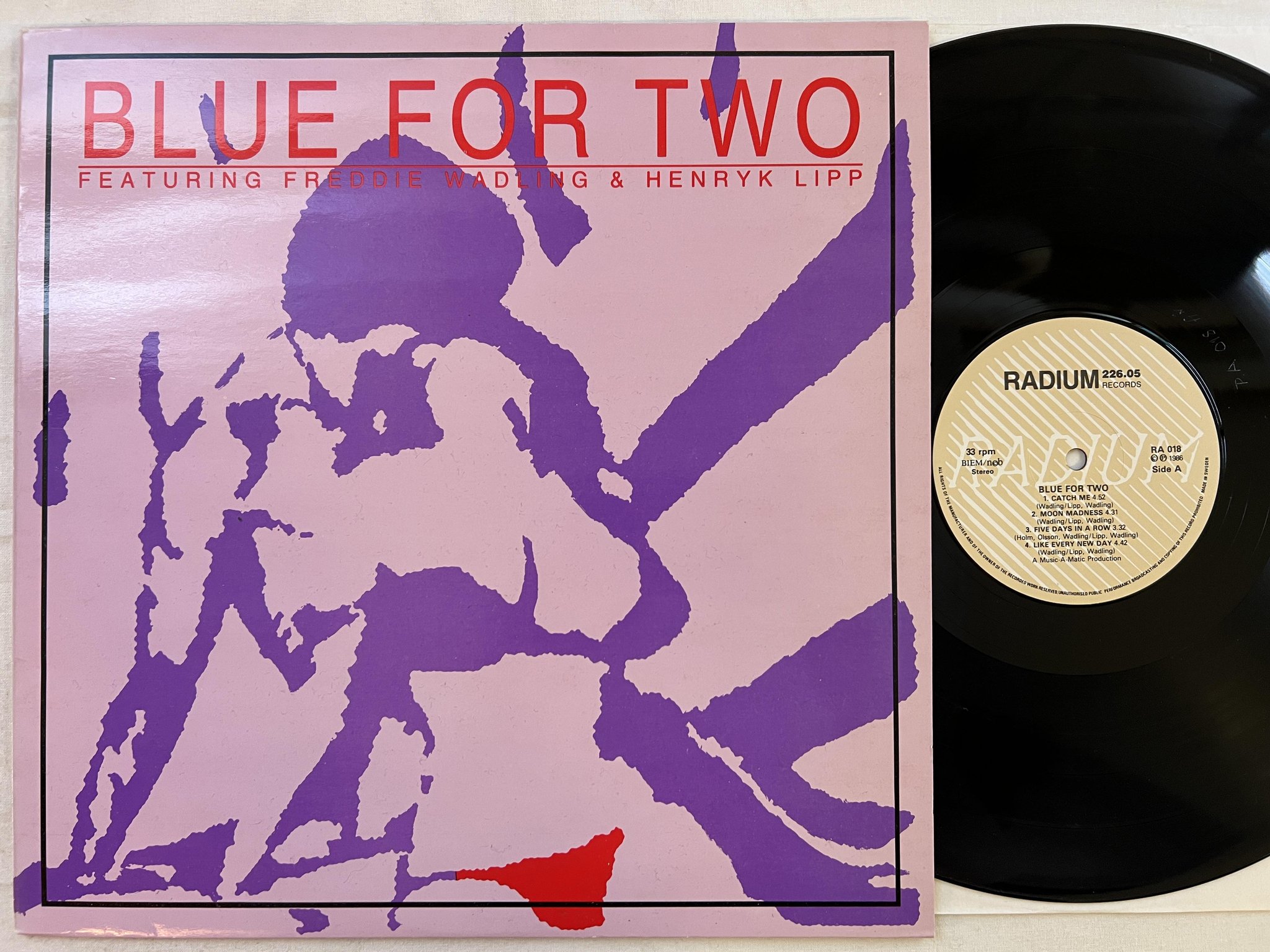 Omslagsbild för skivan BLUE FOR TWO feat FREDDIE WADLING LP -86 RADIUM 226.05 RA-018