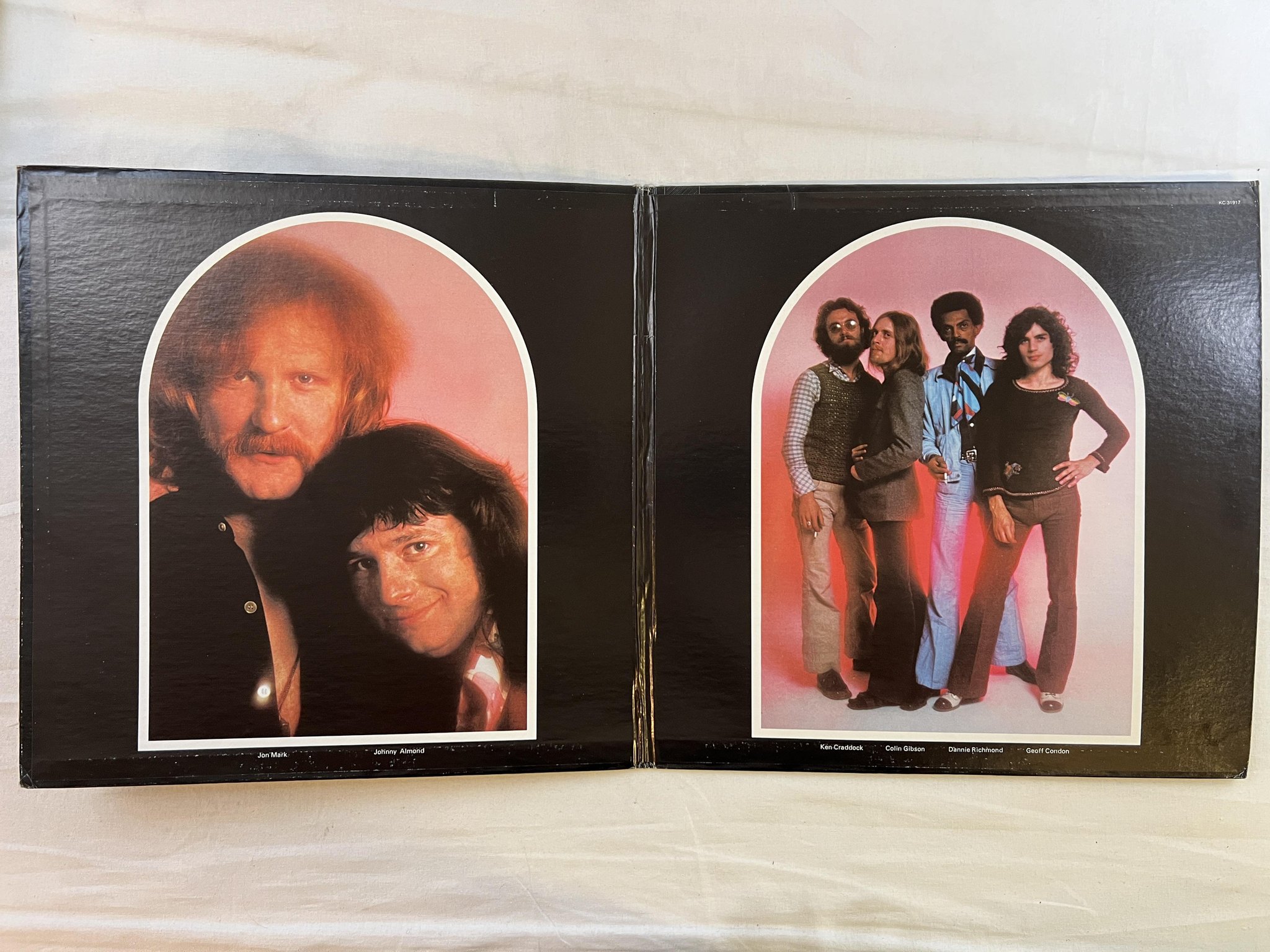 Omslagsbild för skivan MARK ALMOND rising LP -72 US COLUMBIA KC 31917