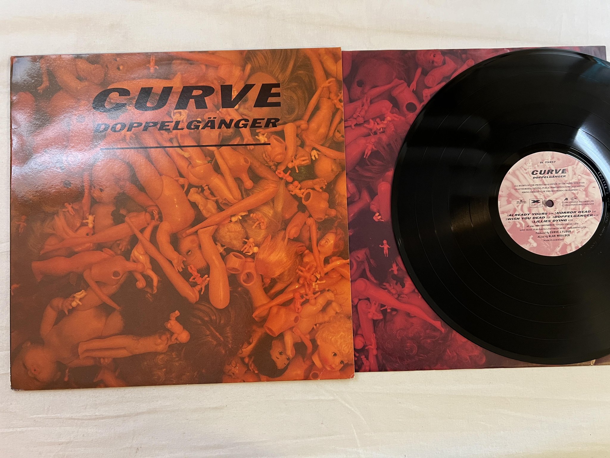 Omslagsbild för skivan CURVE Doppelgänger LP -92 ANXIOUS ZL 75257 *** INDUSTRIAL / INDIE ROCK ***