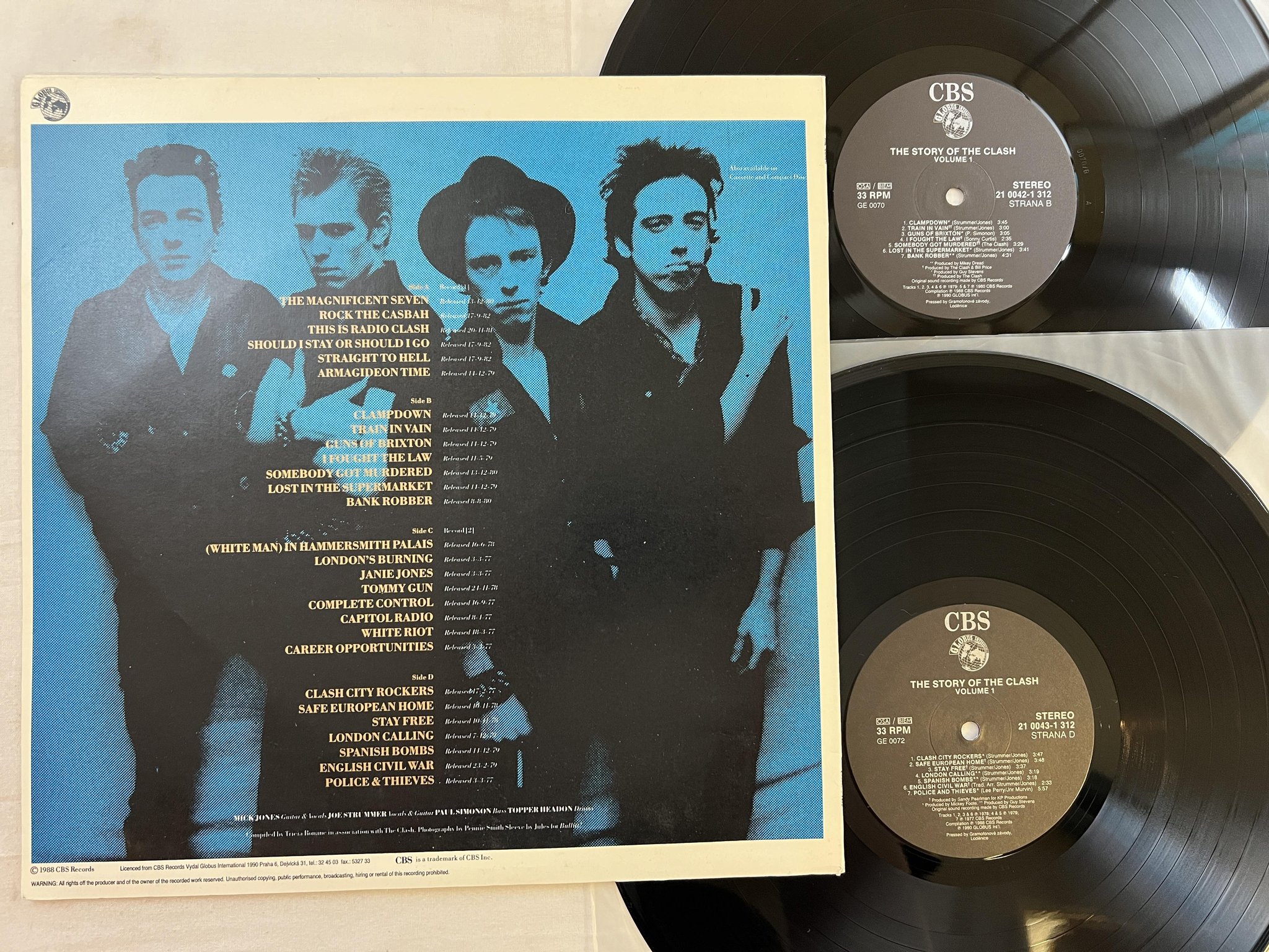 Omslagsbild för skivan THE CLASH The Story Of The Clash Volume 1 2xLP -90 Czechoslovakia