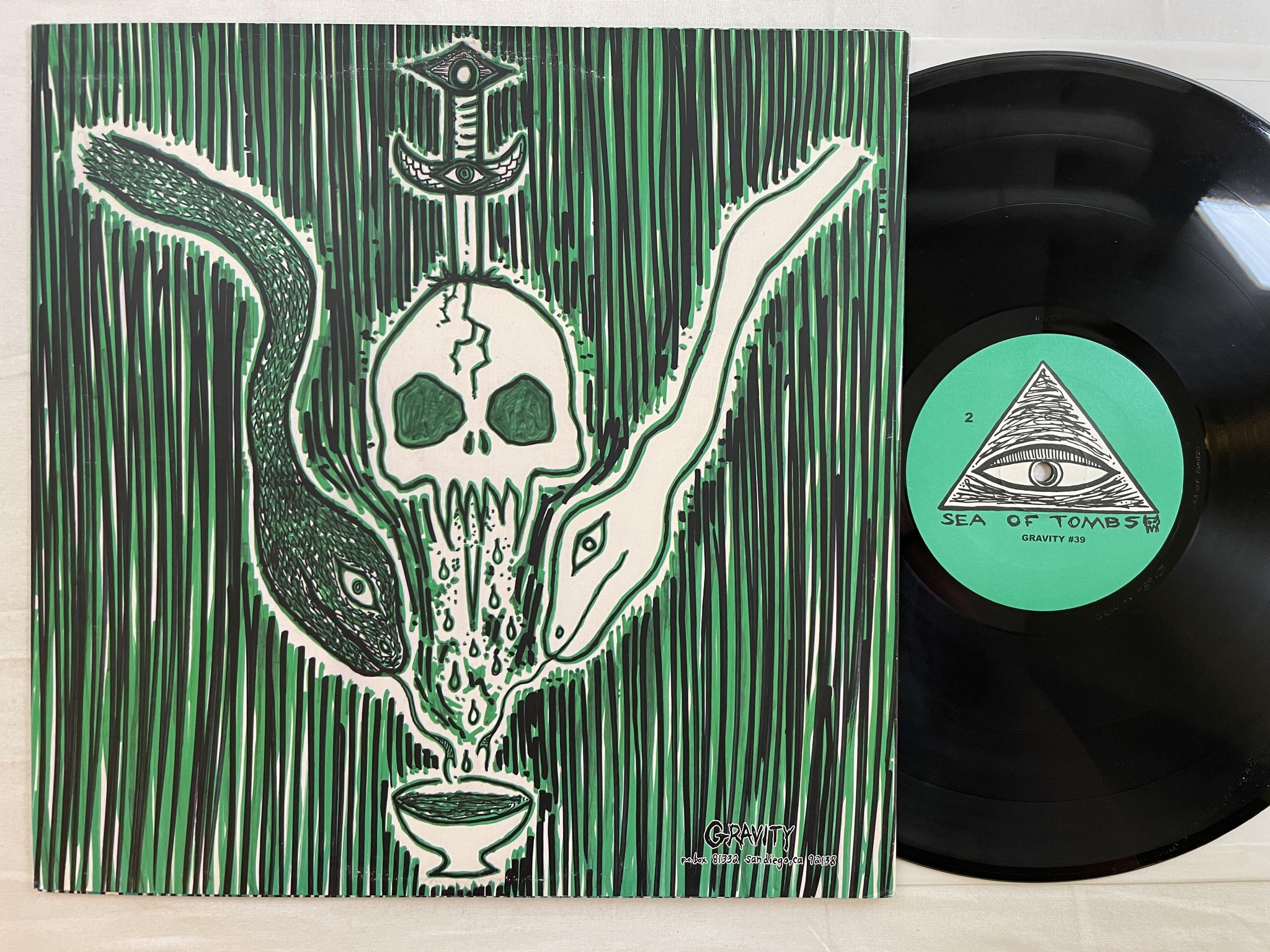 Omslagsbild för skivan SEA OF TOMBS s/t LP 2001 US GRAVITY #39 *** Stoner Rock ***