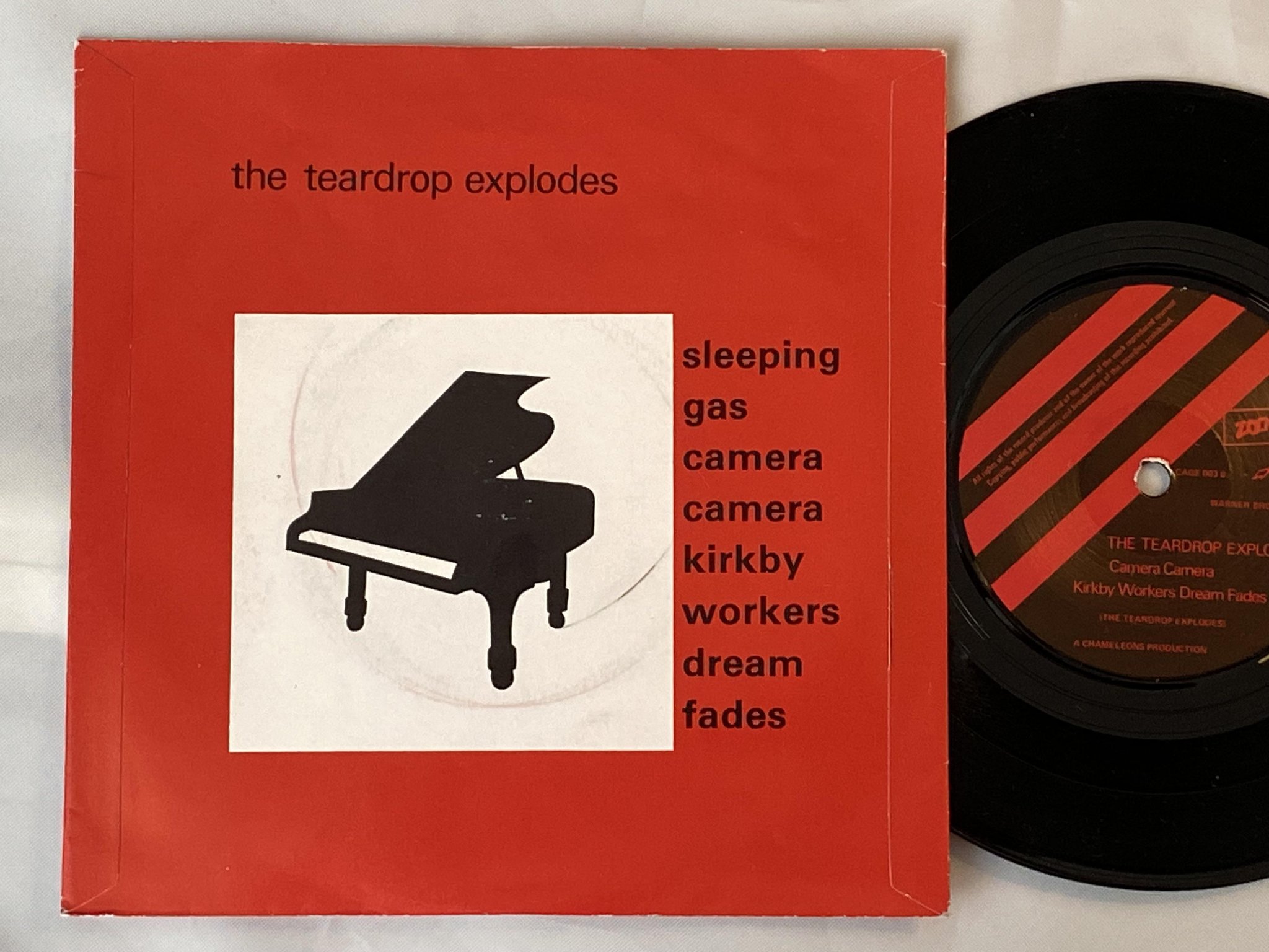 Omslagsbild för skivan THE TEARDROP EXPLODES Sleeping Gas 7" re UK ZOO RECORDS CAGE 003