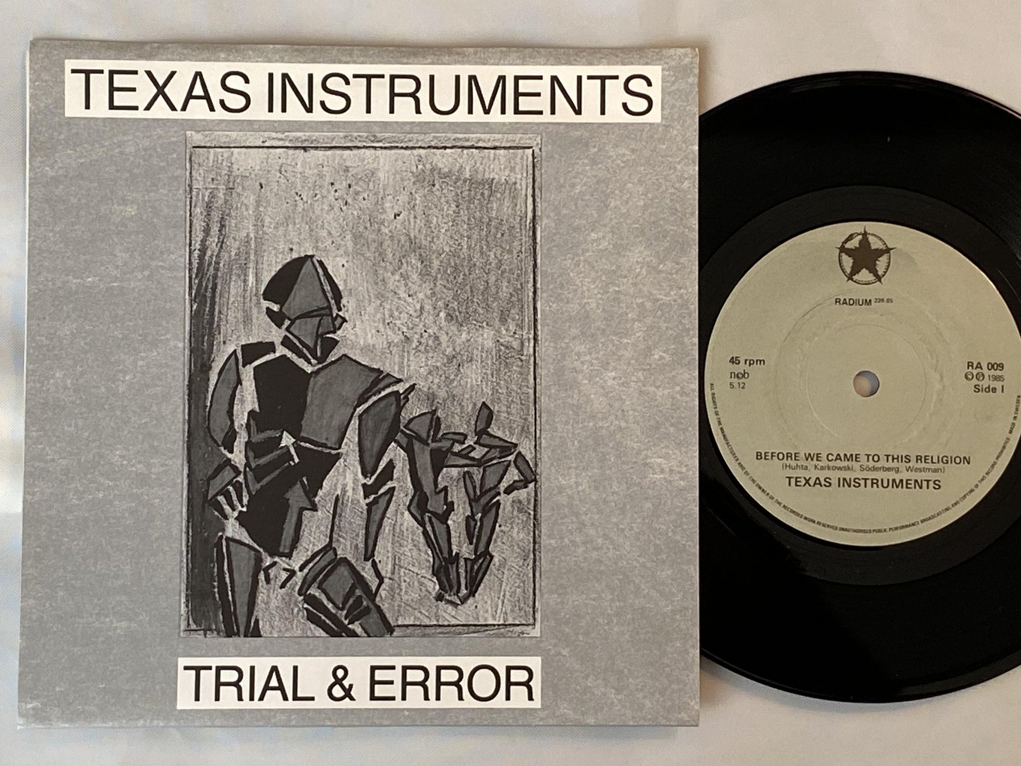 Omslagsbild för skivan TEXAS INSTRUMENTS trial & error 7" -85 Swe RADIUM 206.05 RA 009 ** SYNTH-POP **