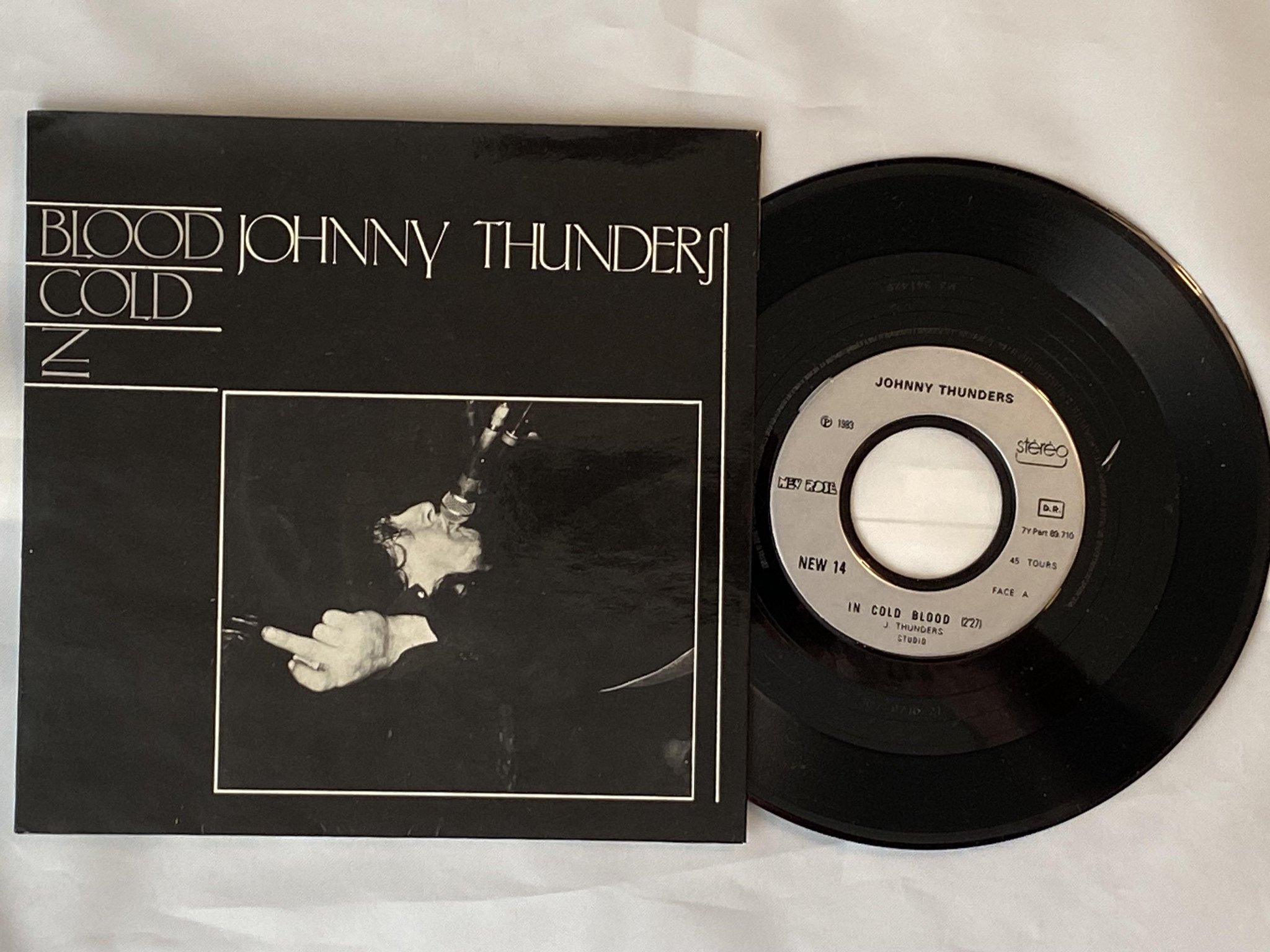 Omslagsbild för skivan JOHNNY THUNDERS in cold blood 7" -83 Fra NEW ROSE NEW 14