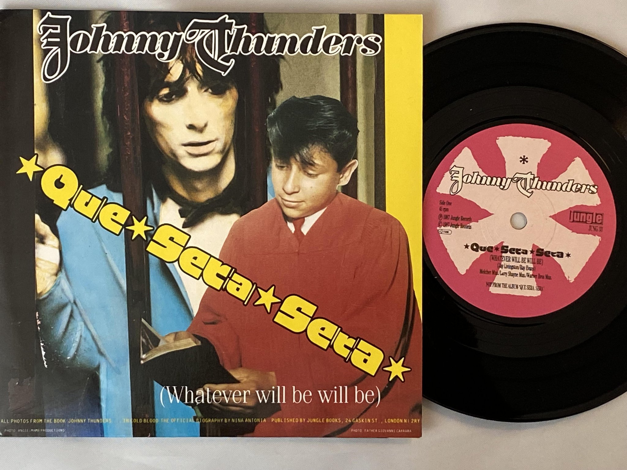 Omslagsbild för skivan JOHNNY THUNDERS que sera sera 7" -87 JUNGLE JUNG 33