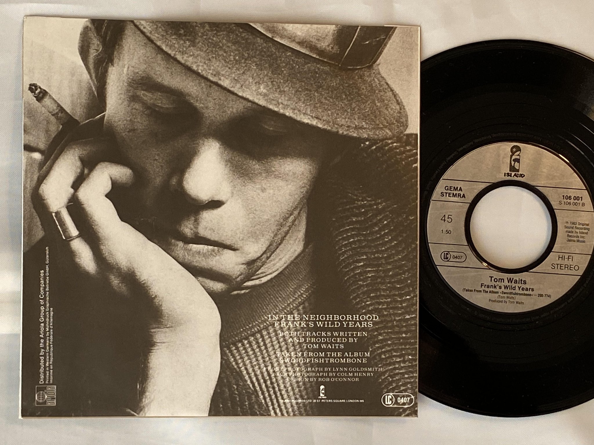 Omslagsbild för skivan TOM WAITS in the neighborhood 7" -83 Hol ISLAND 106001