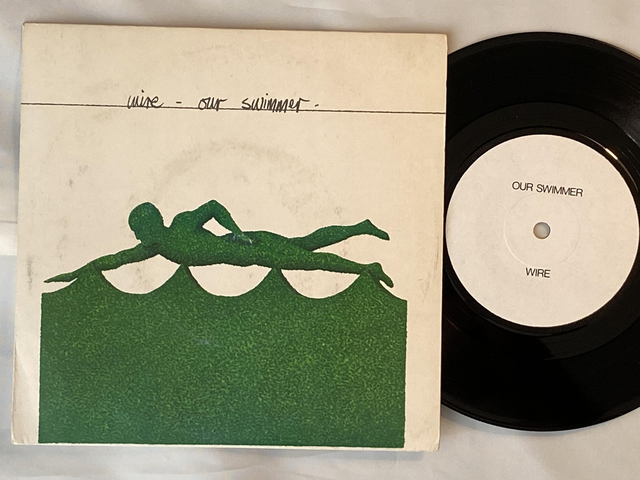 Omslagsbild för skivan WIRE Our Swimmer 7" -81 UK rough trade RTO-79