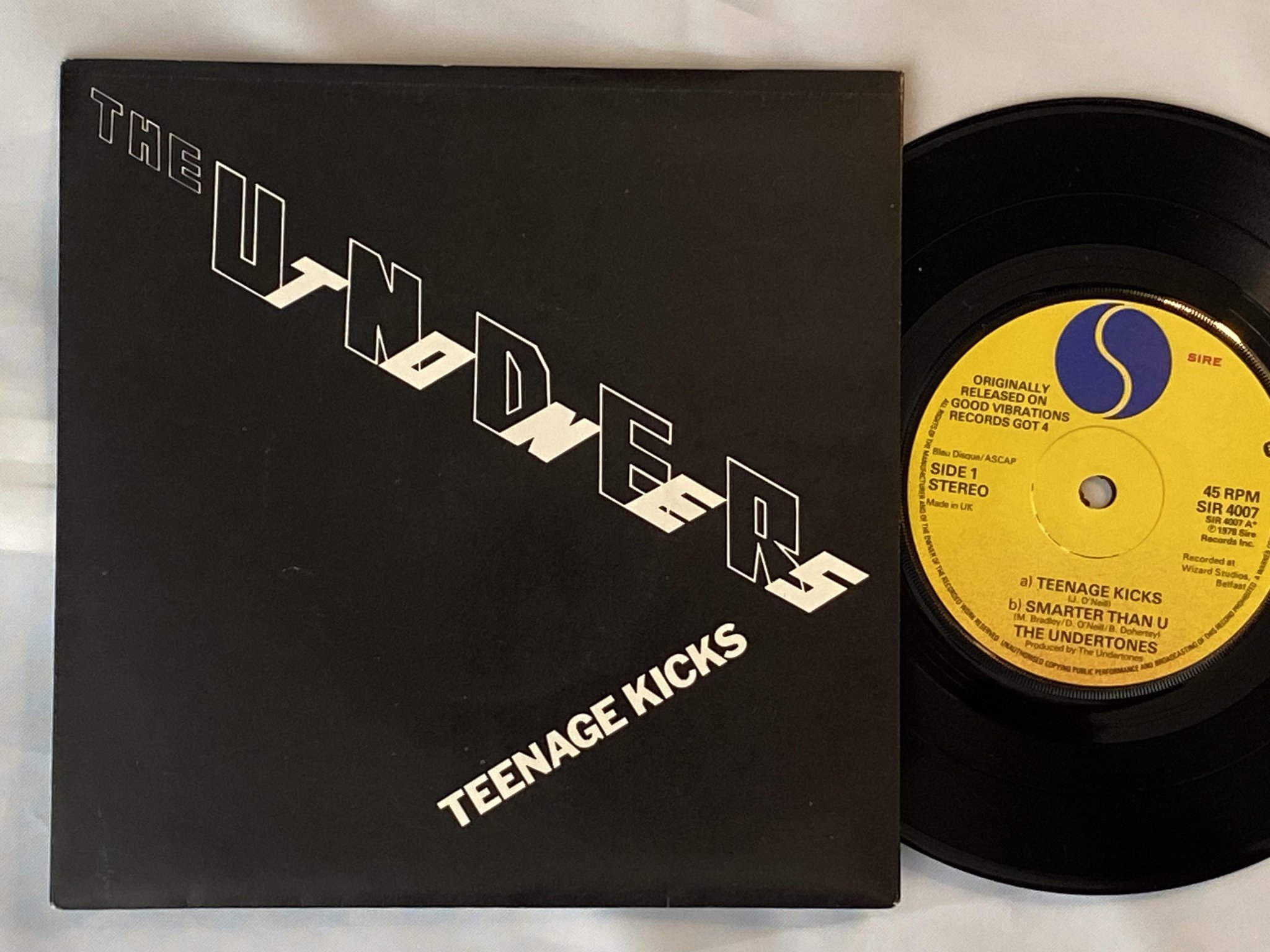 Omslagsbild för skivan THE UNDERTONES teenage kicks 7" -78 UK SIRE SIR 4007