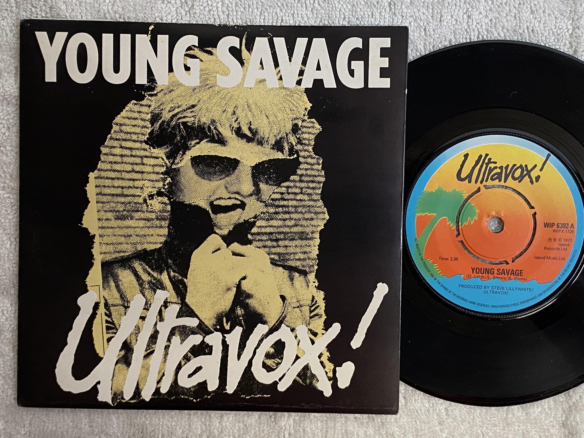 Omslagsbild för skivan ULTRAVOX young savage 7" -77 UK ISLAND WIP 6392